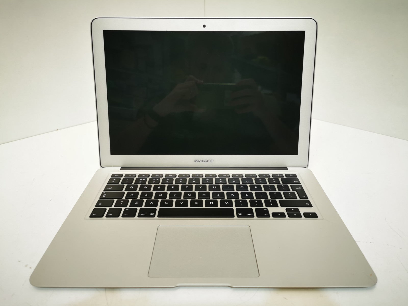 Apple MacBook Air (Early 2014) - Intel i5 / 4GB RAM / 128GB SSD / MacOS Catalina