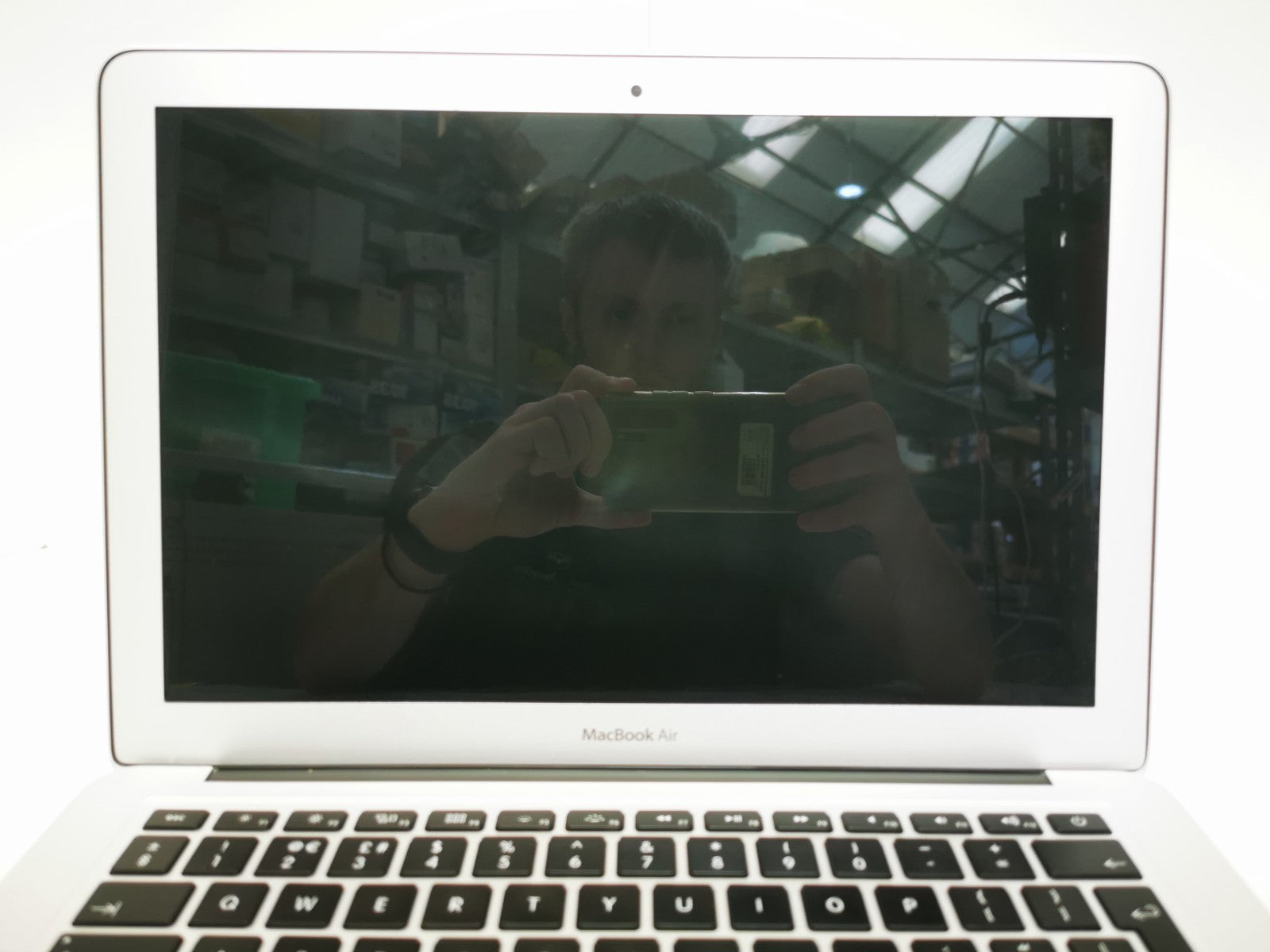 Apple MacBook Air (Early 2014) - Intel i5 / 4GB RAM / 128GB SSD / MacOS Catalina