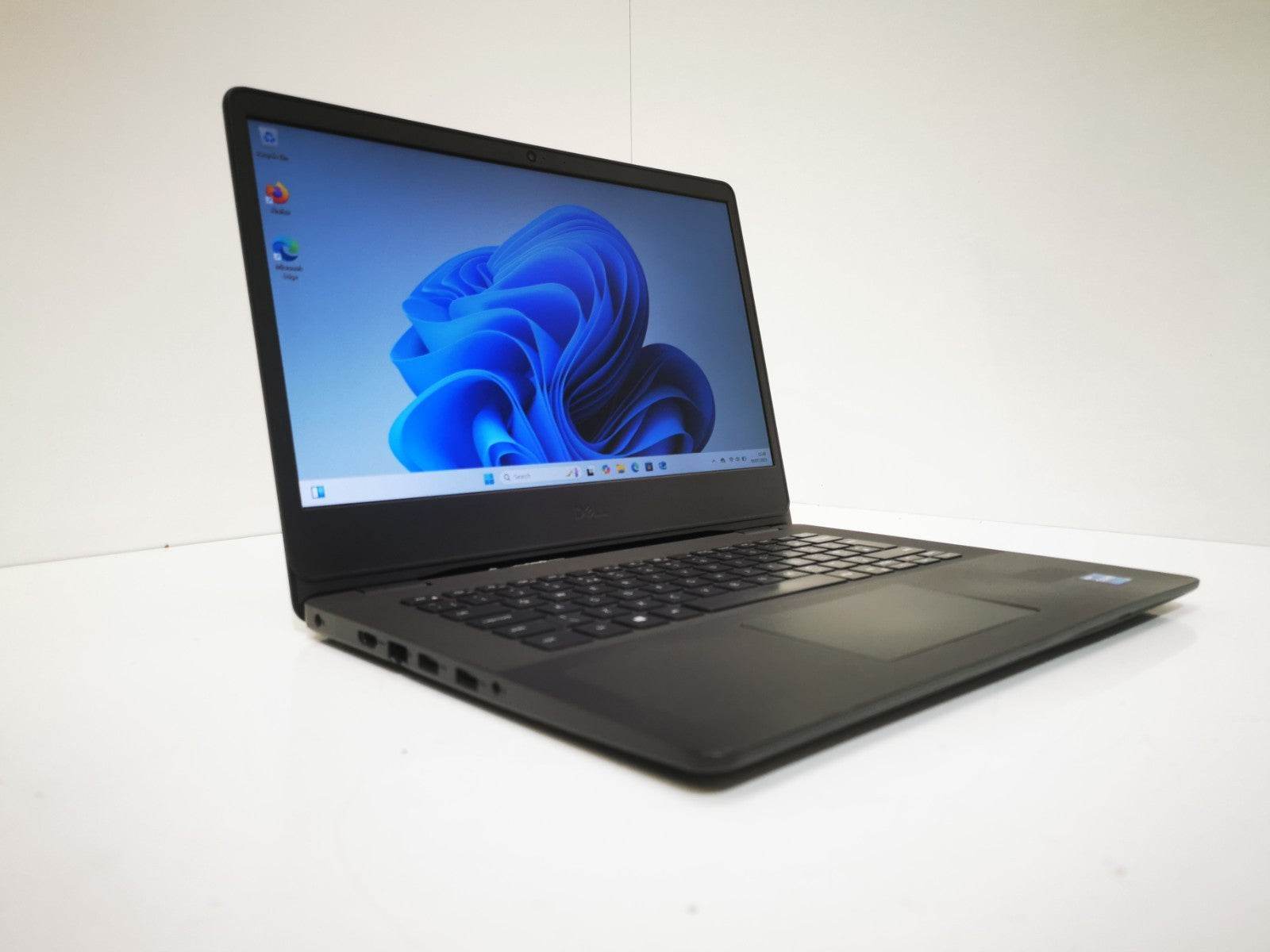 Dell Vostro 3400 14" Laptop - 11th Gen i5 / 8GB RAM / 512GB SSD / Windows 11 Pro