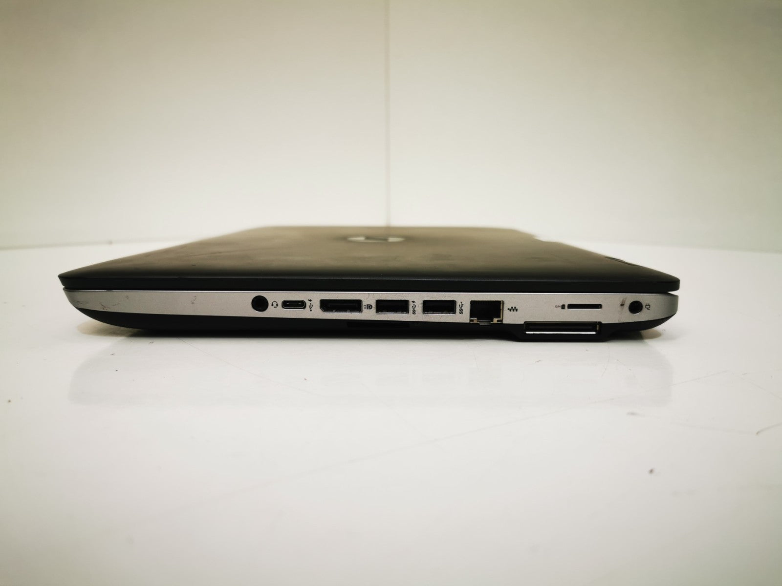 Dell Latitude 5290 12.5" Laptop - 8th Gen i5 / 8GB RAM / 256GB SSD / Win 11 Pro