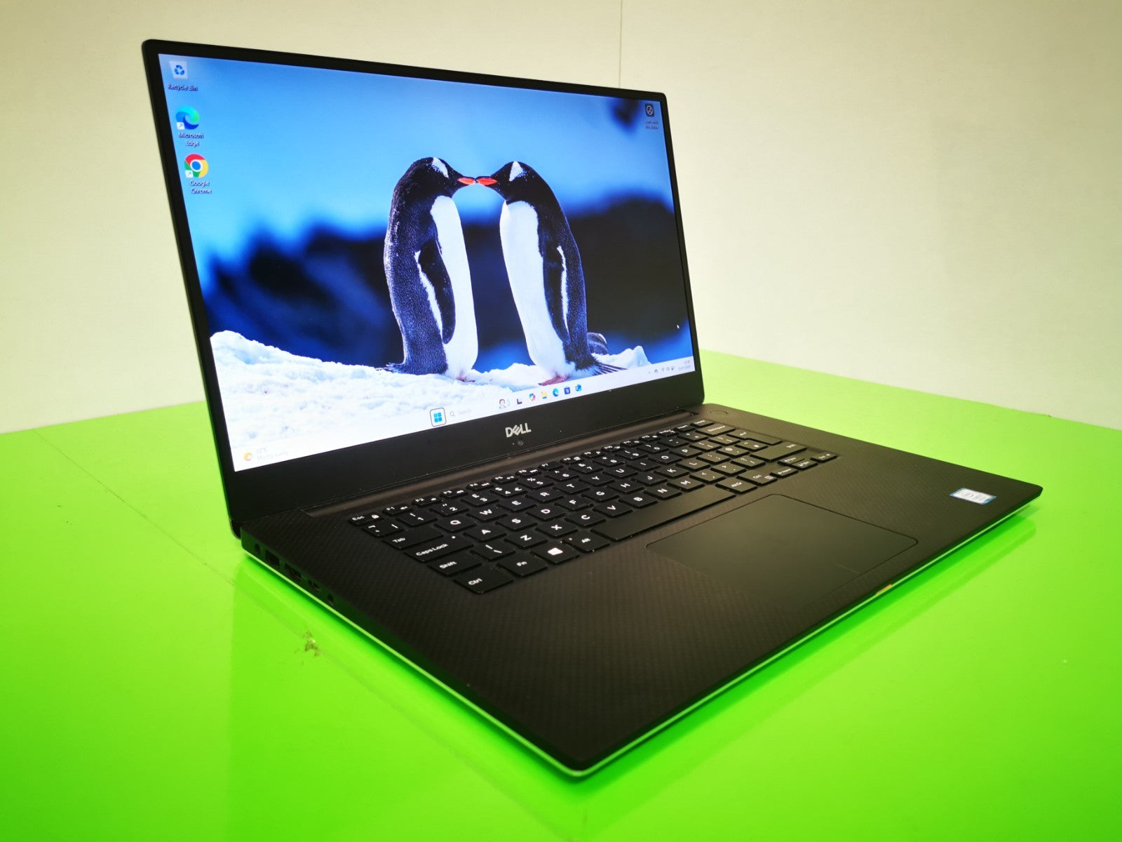 Dell XPS 15 9570 15.6" Laptop - 8th Gen i7 / 16GB RAM / 256GB SSD / Win 11 Pro