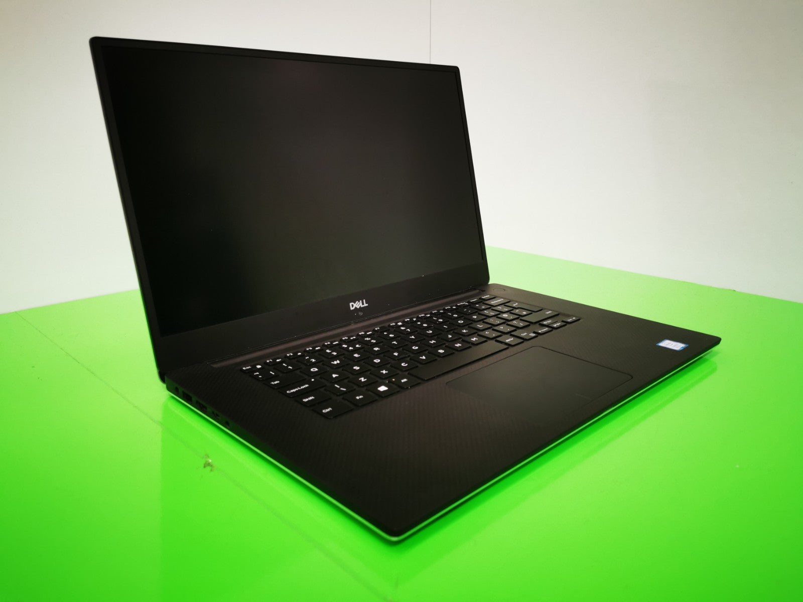 Dell XPS 15 9570 15.6" Laptop - 8th Gen i7 / 16GB RAM / 256GB SSD / Win 11 Pro