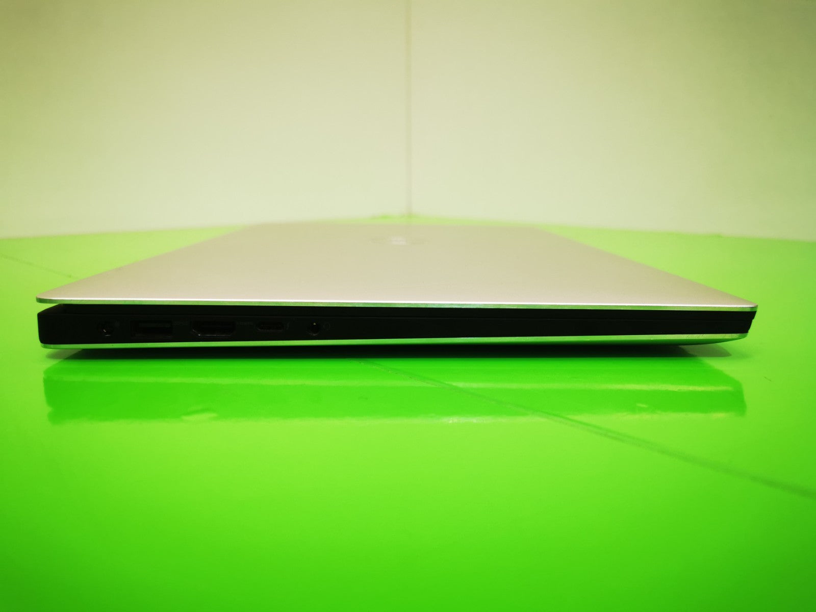 Dell XPS 15 9570 15.6" Laptop - 8th Gen i7 / 16GB RAM / 256GB SSD / Win 11 Pro