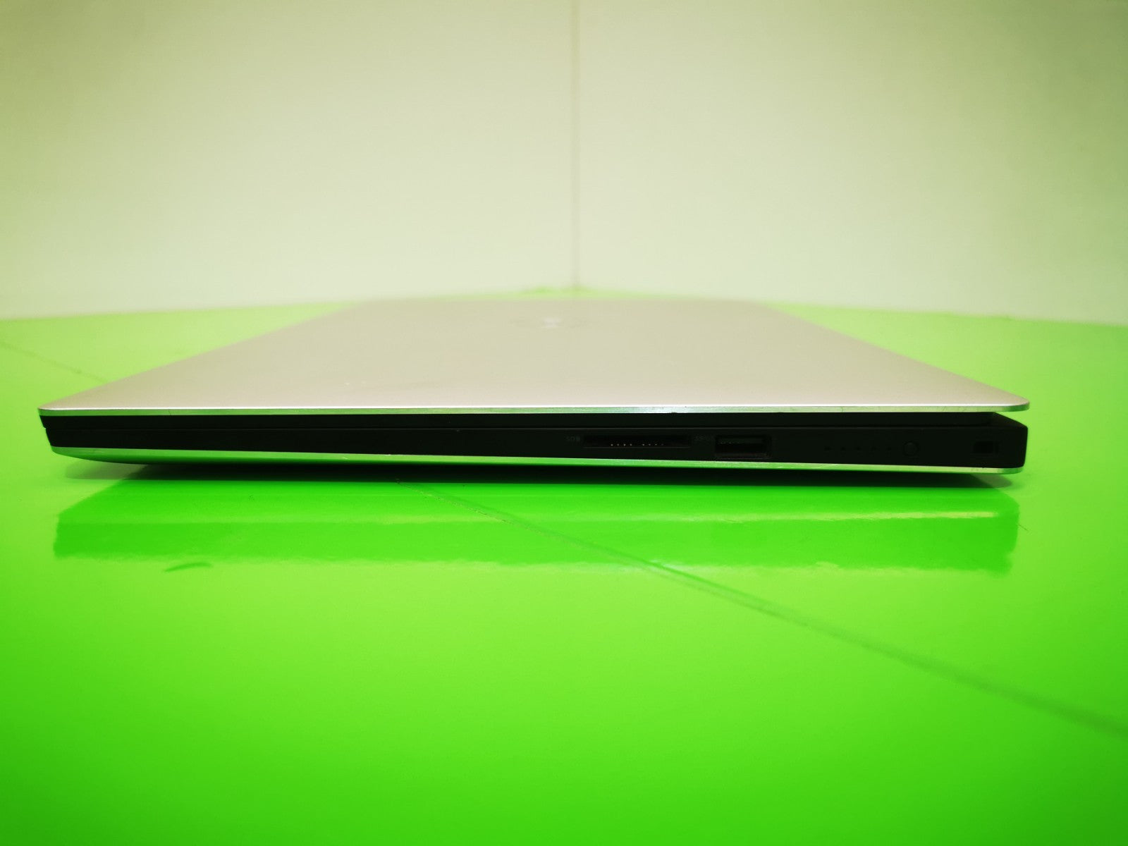 Dell XPS 15 9570 15.6" Laptop - 8th Gen i7 / 16GB RAM / 256GB SSD / Win 11 Pro