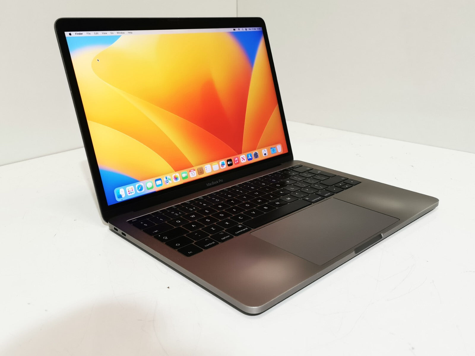 Apple MacBook Air (2019) 13" - Intel i5 / 8GB RAM / 256GB SSD / macOS Sonama