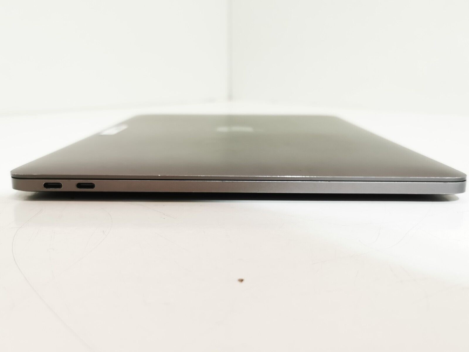 Apple MacBook Air (2019) 13" - Intel i5 / 8GB RAM / 256GB SSD / macOS Sonama