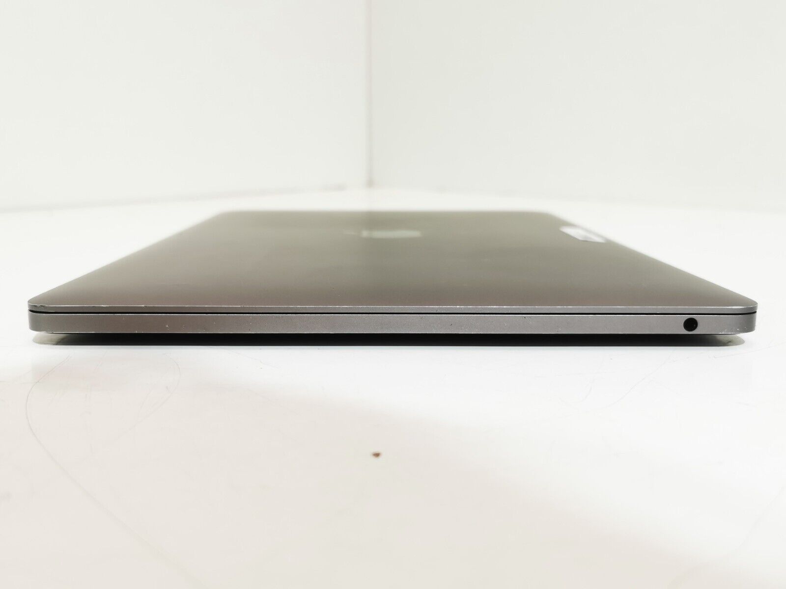 Apple MacBook Air (2019) 13" - Intel i5 / 8GB RAM / 256GB SSD / macOS Sonama