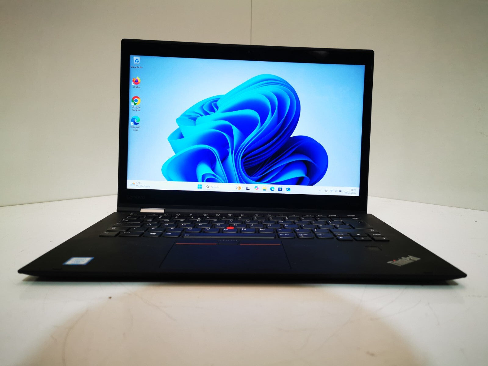 Lenovo X1 Yoga 2nd Gen 14" Laptop - 7th Gen i7/8GB RAM/256GB SSD -Minor Defect