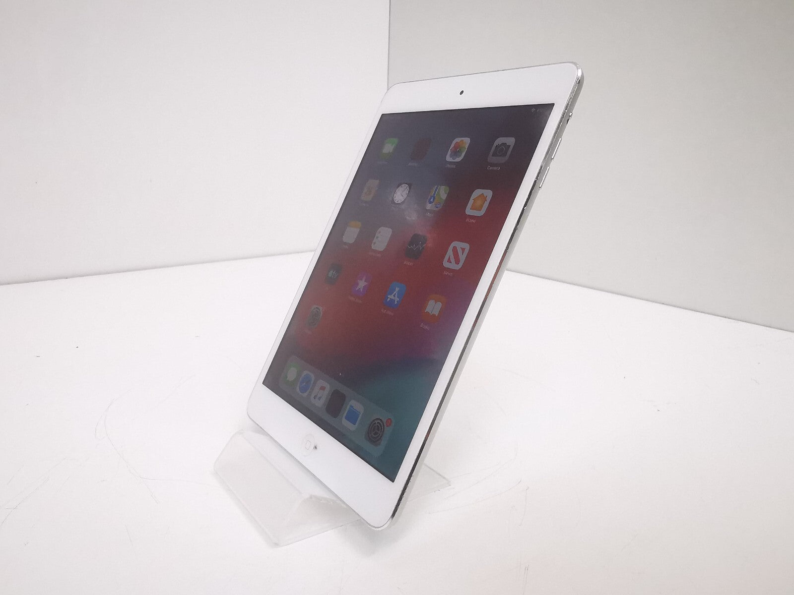 Apple iPad Mini 2 (A1489) - 7.9" / Silver / 32GBB / iOS 12 / WiFi