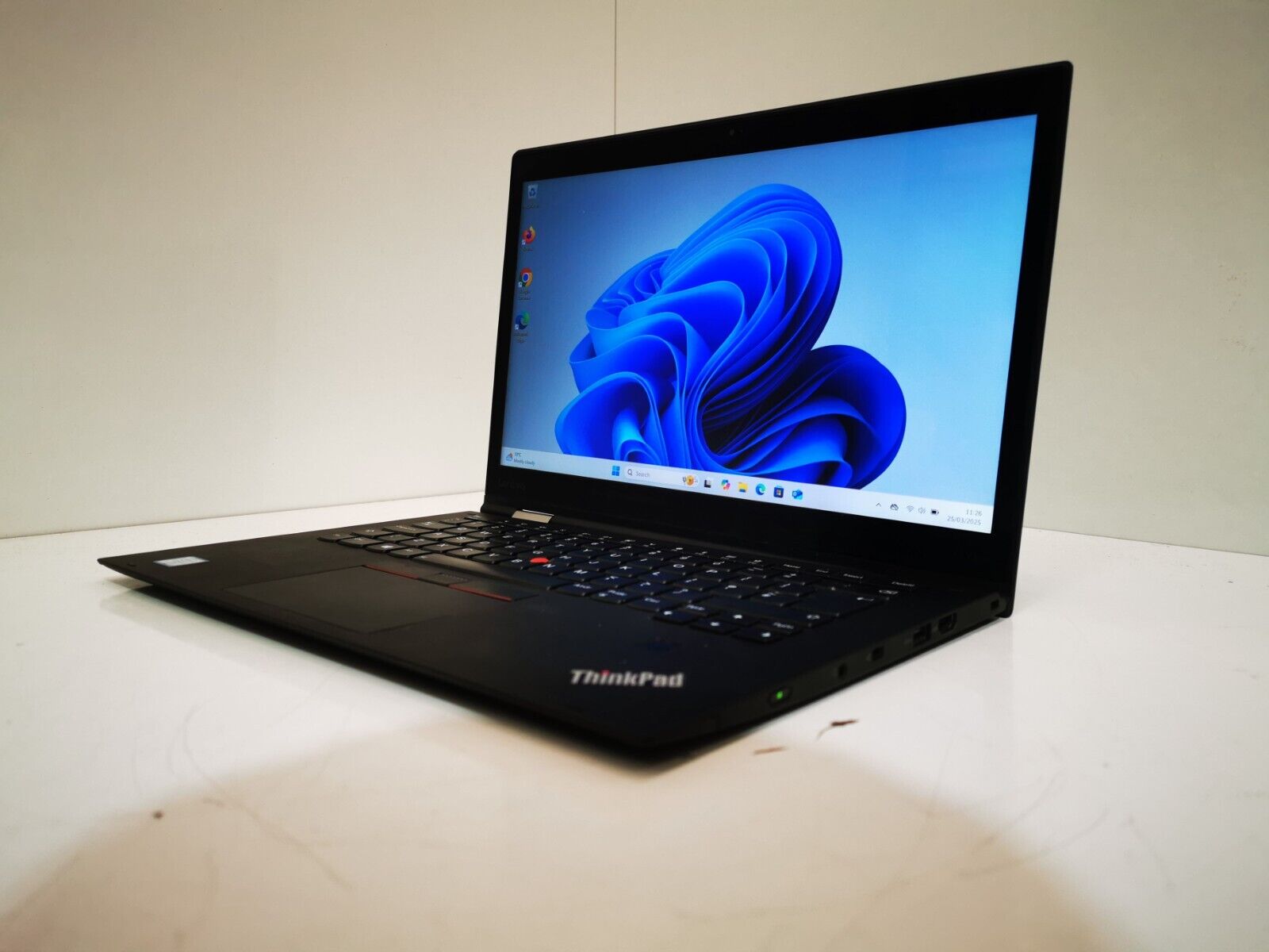 Lenovo X1 Yoga 2nd Gen 14" Laptop - 7th Gen i7/8GB RAM/256GB SSD -Minor Defect