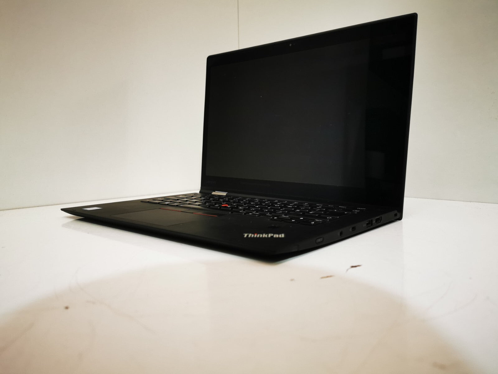 Lenovo X1 Yoga 2nd Gen 14" Laptop - 7th Gen i7/8GB RAM/256GB SSD -Minor Defect