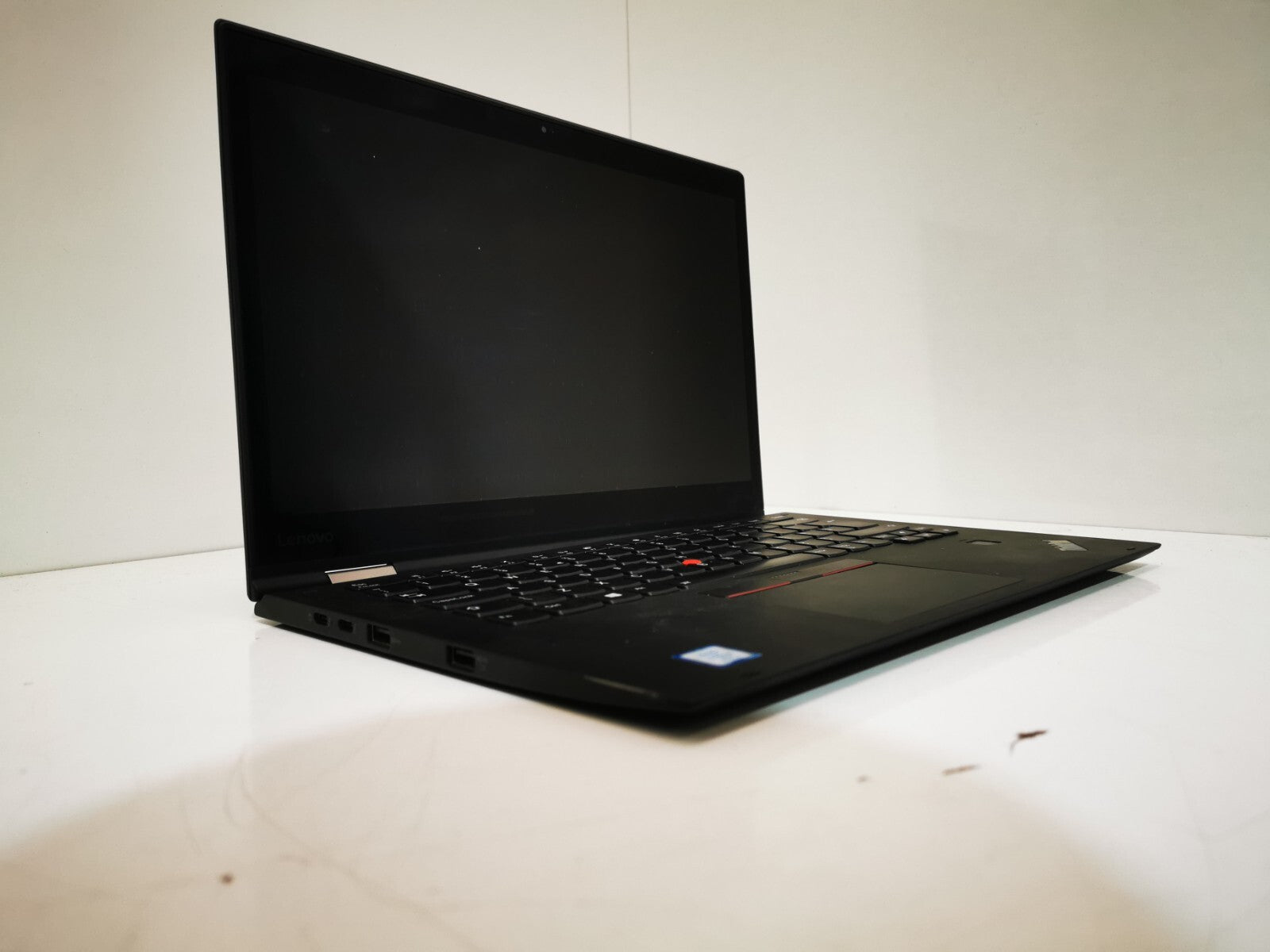 Lenovo X1 Yoga 2nd Gen 14" Laptop - 7th Gen i7/8GB RAM/256GB SSD -Minor Defect