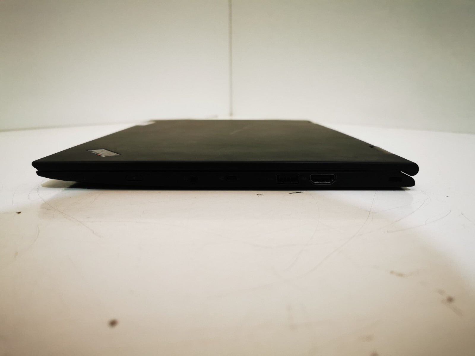 Lenovo X1 Yoga 2nd Gen 14" Laptop - 7th Gen i7/8GB RAM/256GB SSD -Minor Defect