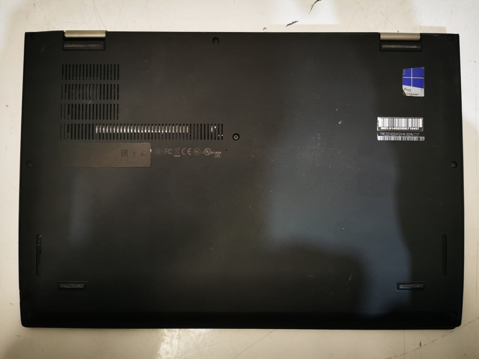 Lenovo X1 Yoga 2nd Gen 14" Laptop - 7th Gen i7/8GB RAM/256GB SSD -Minor Defect