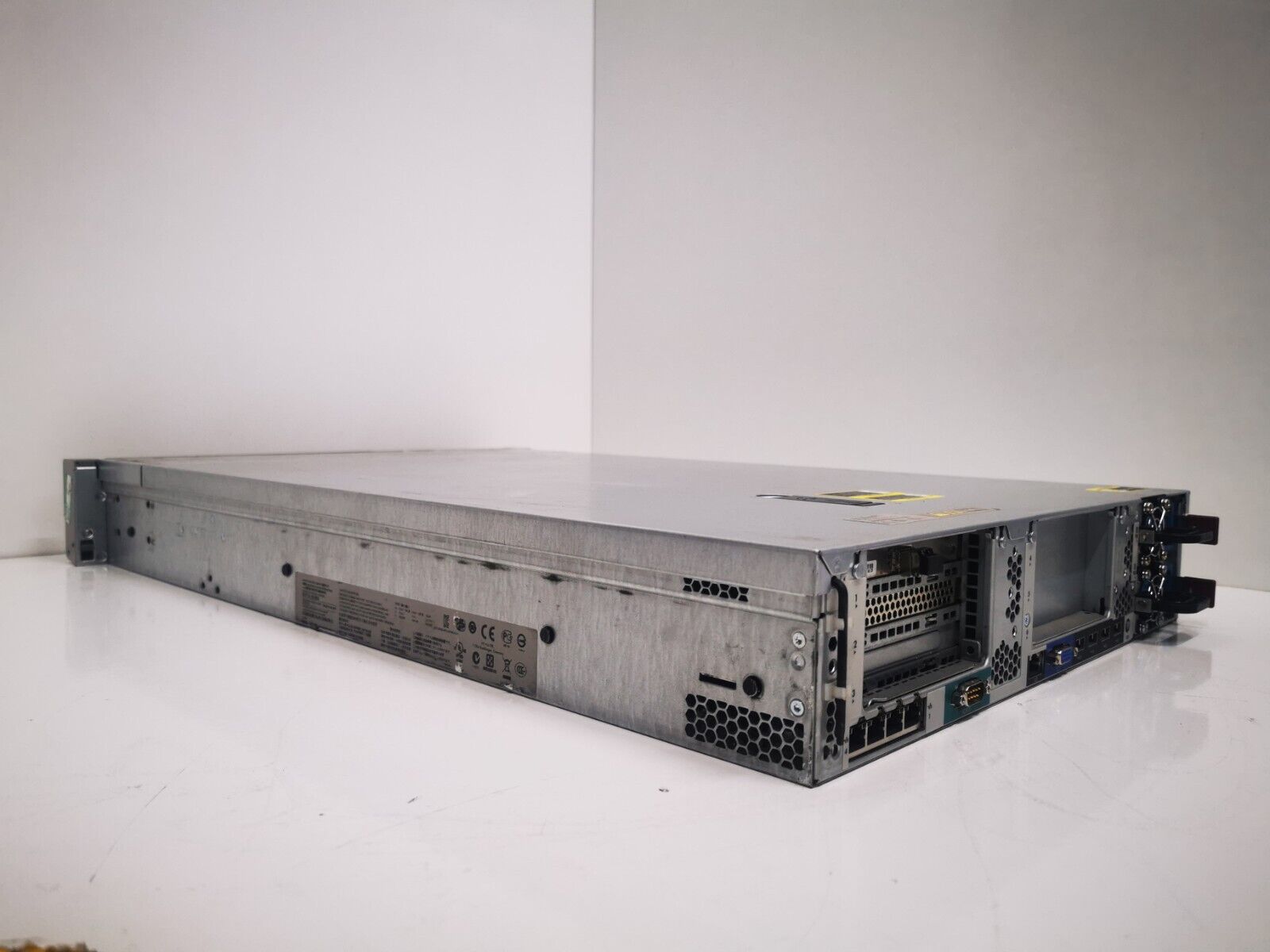 HP ProLiant DL380p Gen 8 Rack Server - Intel Xeon/8GB RAM/NO HDD'S OR CADDIES