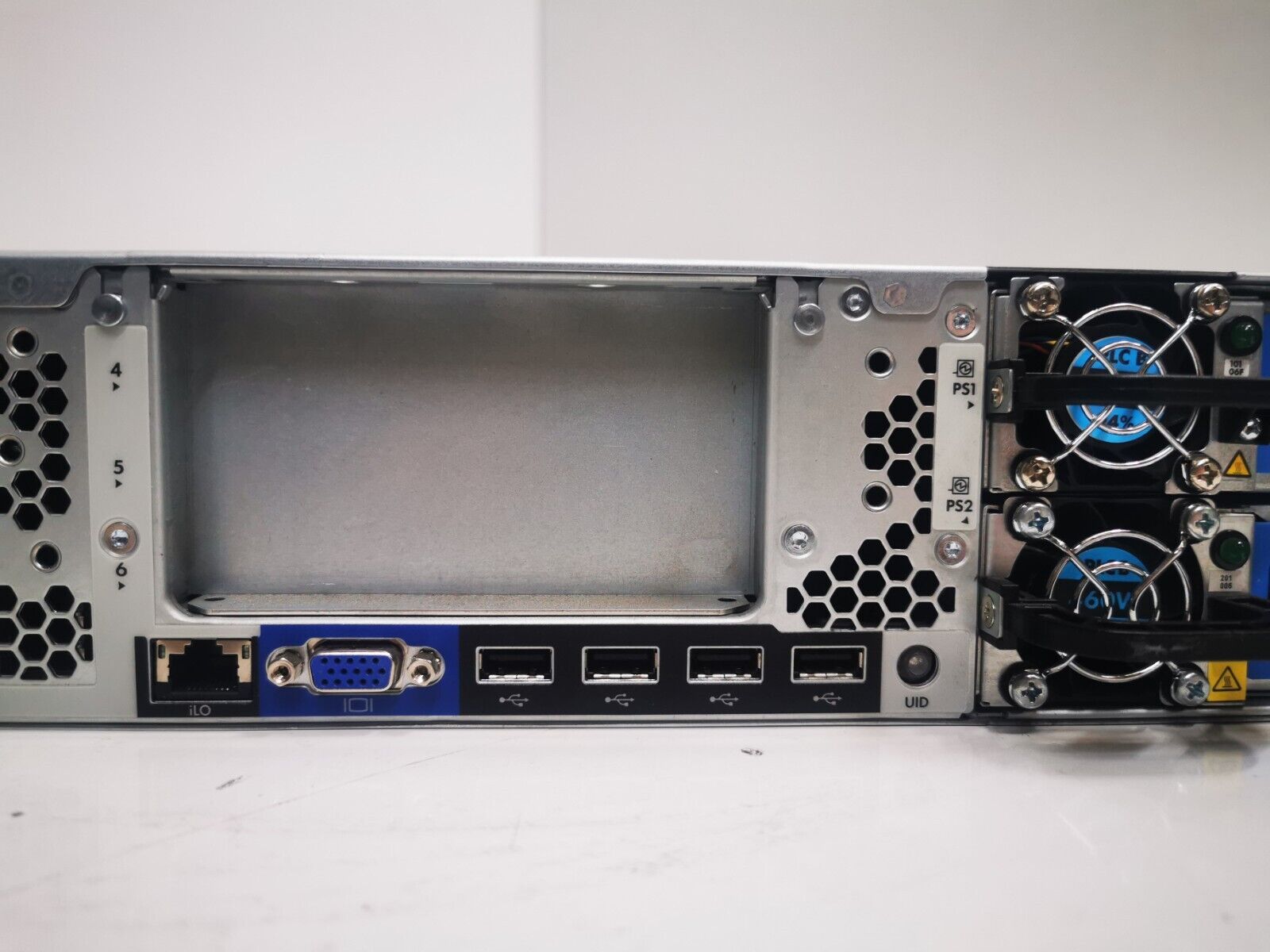 HP ProLiant DL380p Gen 8 Rack Server - Intel Xeon/8GB RAM/NO HDD'S OR CADDIES