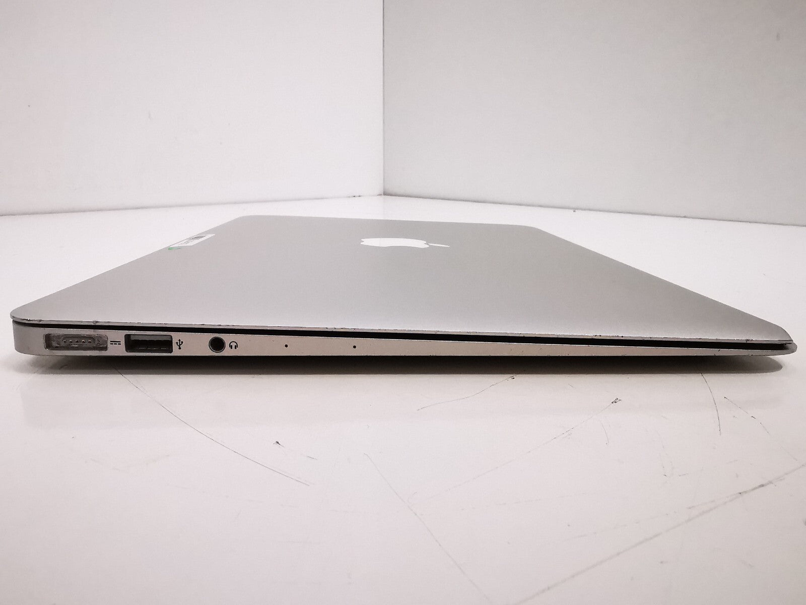 Apple MacBook Air (Early 2014) - Intel i5/4GB RAM/128GB SSD/Catalina - Norwegian