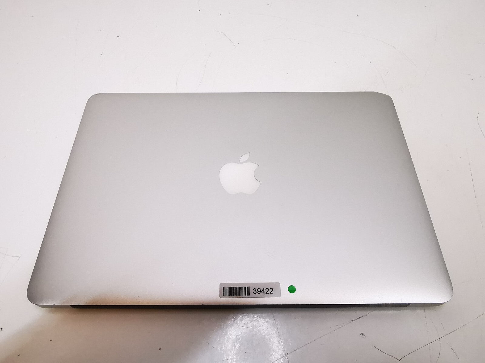 Apple MacBook Air (Early 2014) - Intel i5/4GB RAM/128GB SSD/Catalina - Norwegian