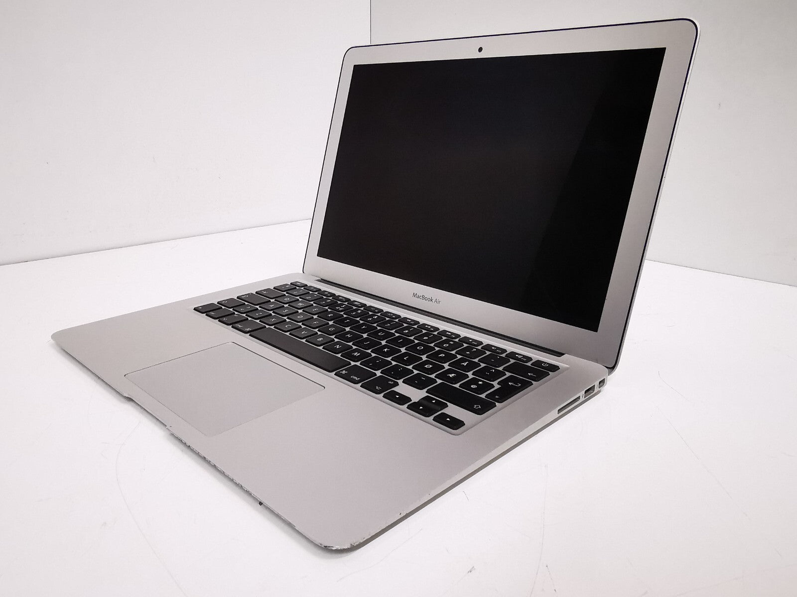 Apple MacBook Air (Early 2014) - Intel i5/4GB RAM/128GB SSD/Catalina - Norwegian