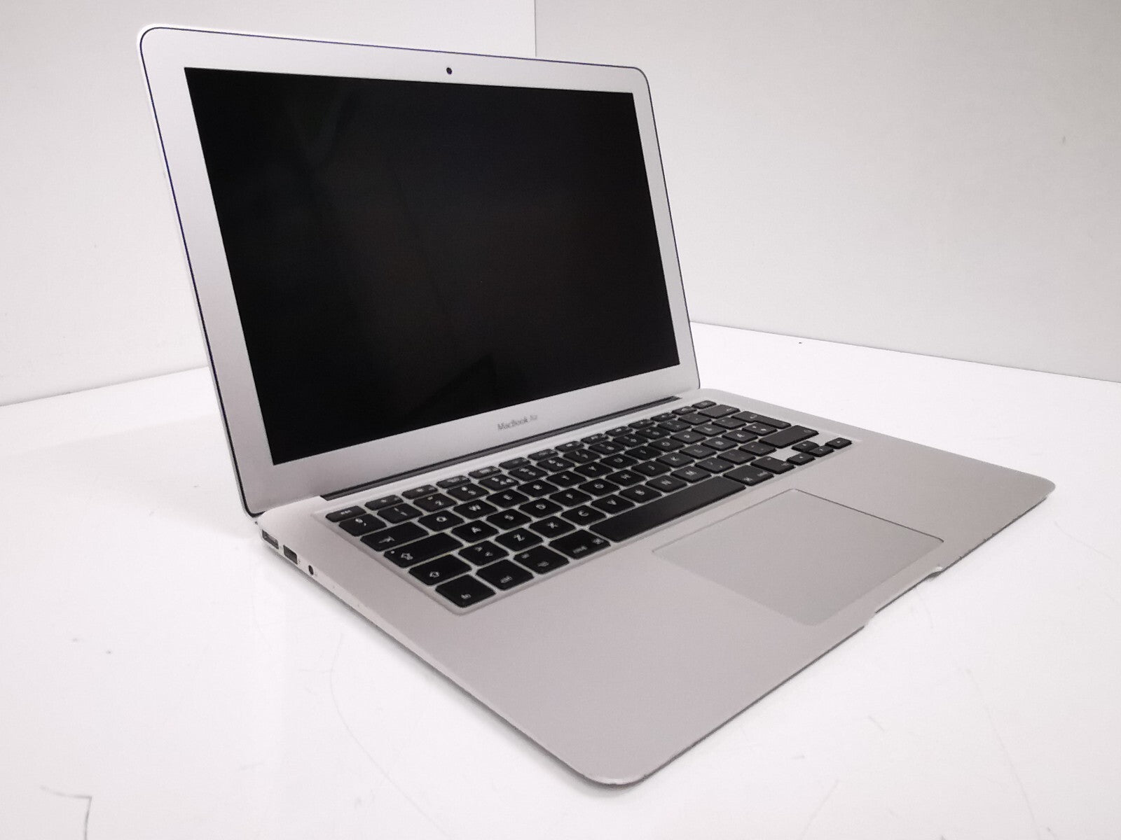 Apple MacBook Air (Early 2014) - Intel i5/4GB RAM/128GB SSD/Catalina - Norwegian