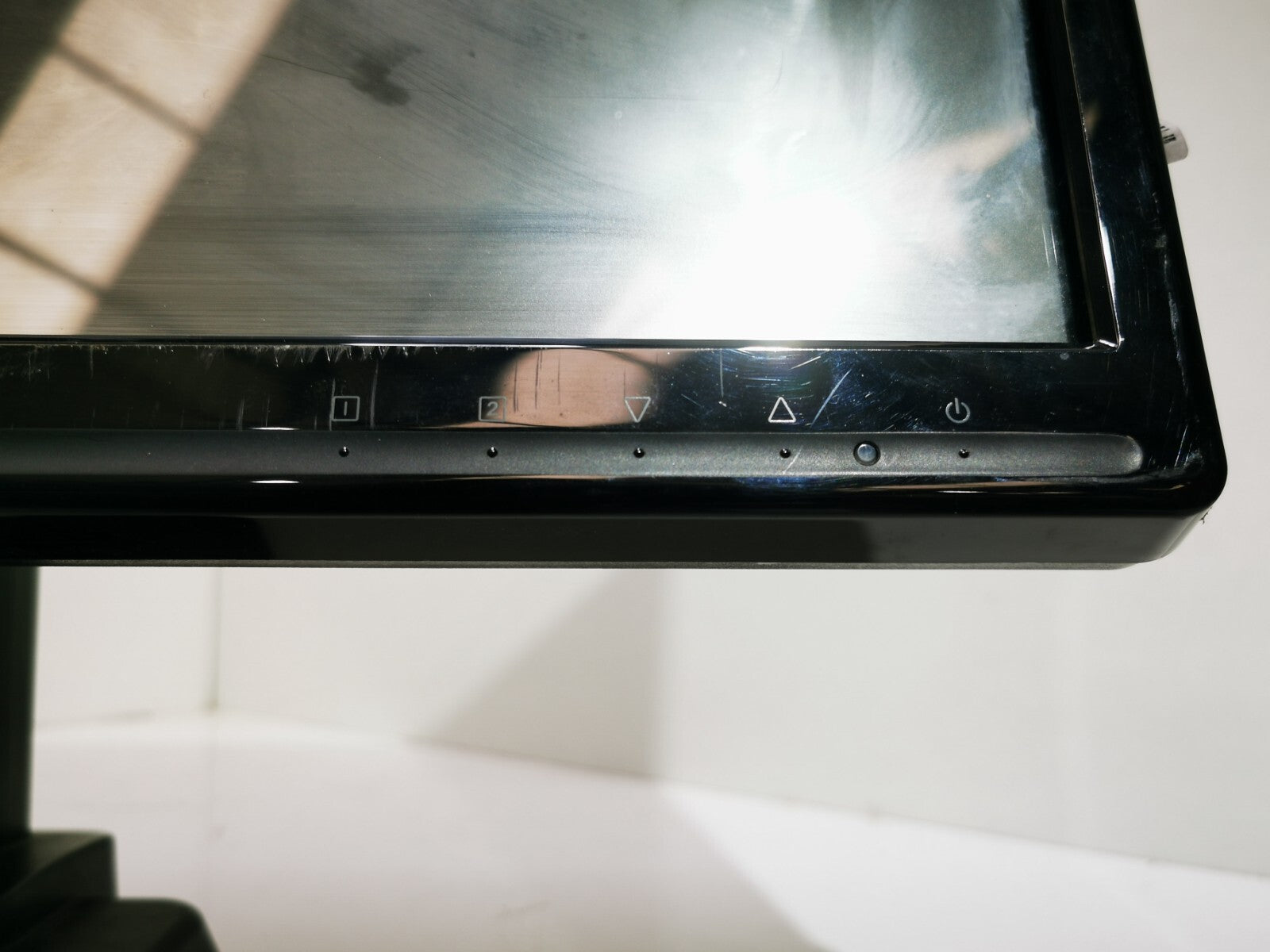 ViewSonic TD2420 23.5" Monitor - 1x VGA / 1x DVI / 1x HDMI