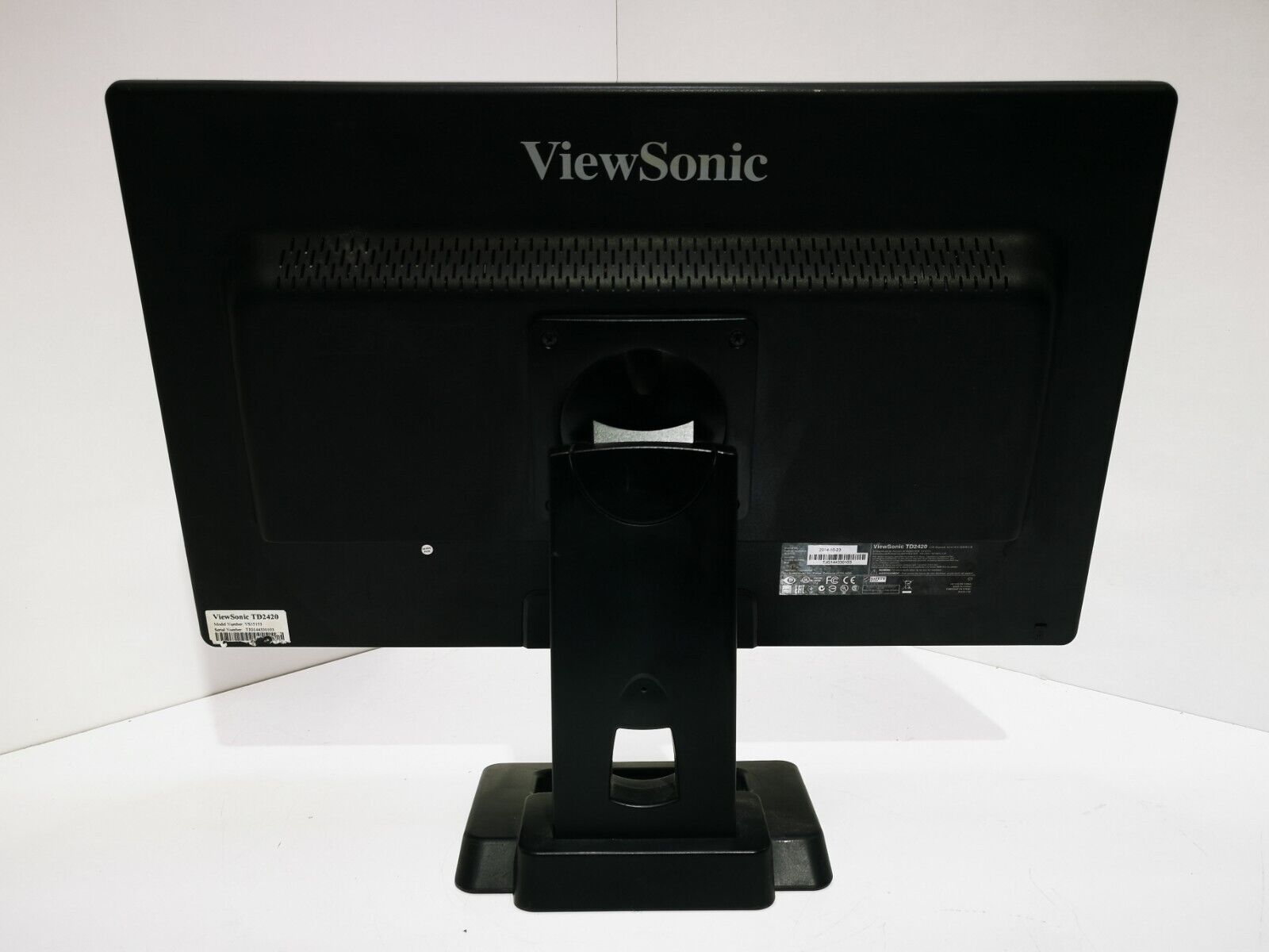 ViewSonic TD2420 23.5" Monitor - 1x VGA / 1x DVI / 1x HDMI