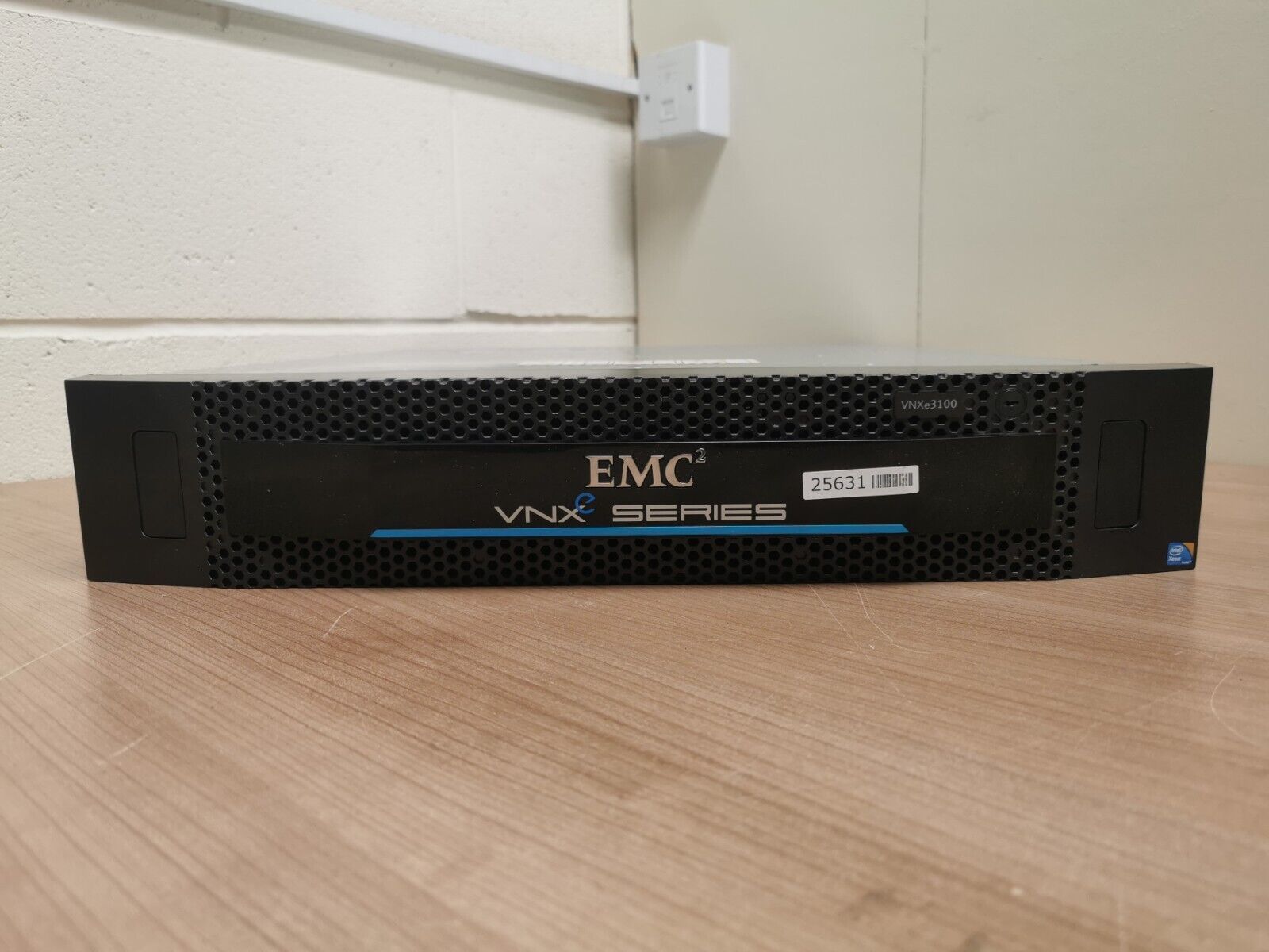 EMC VNXe3100 12 Bay SAS Disk Expansion Rackmount V2-DAE-12 2x EMC 110-123-000D
