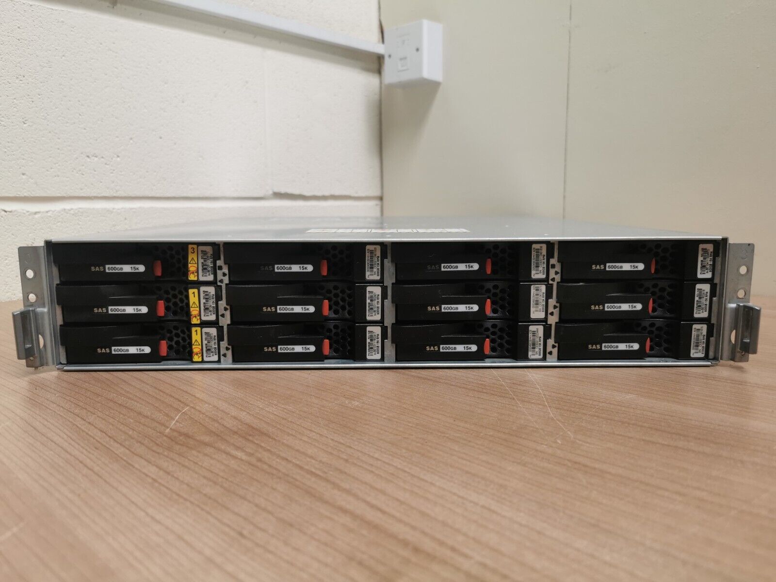 EMC VNXe3100 12 Bay SAS Disk Expansion Rackmount V2-DAE-12 2x EMC 110-123-000D