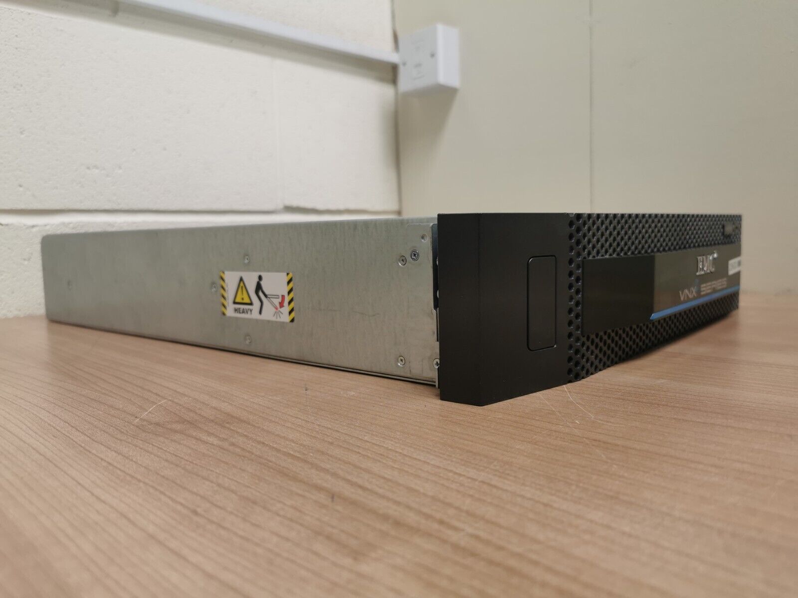 EMC VNXe3100 12 Bay SAS Disk Expansion Rackmount V2-DAE-12 2x EMC 110-123-000D