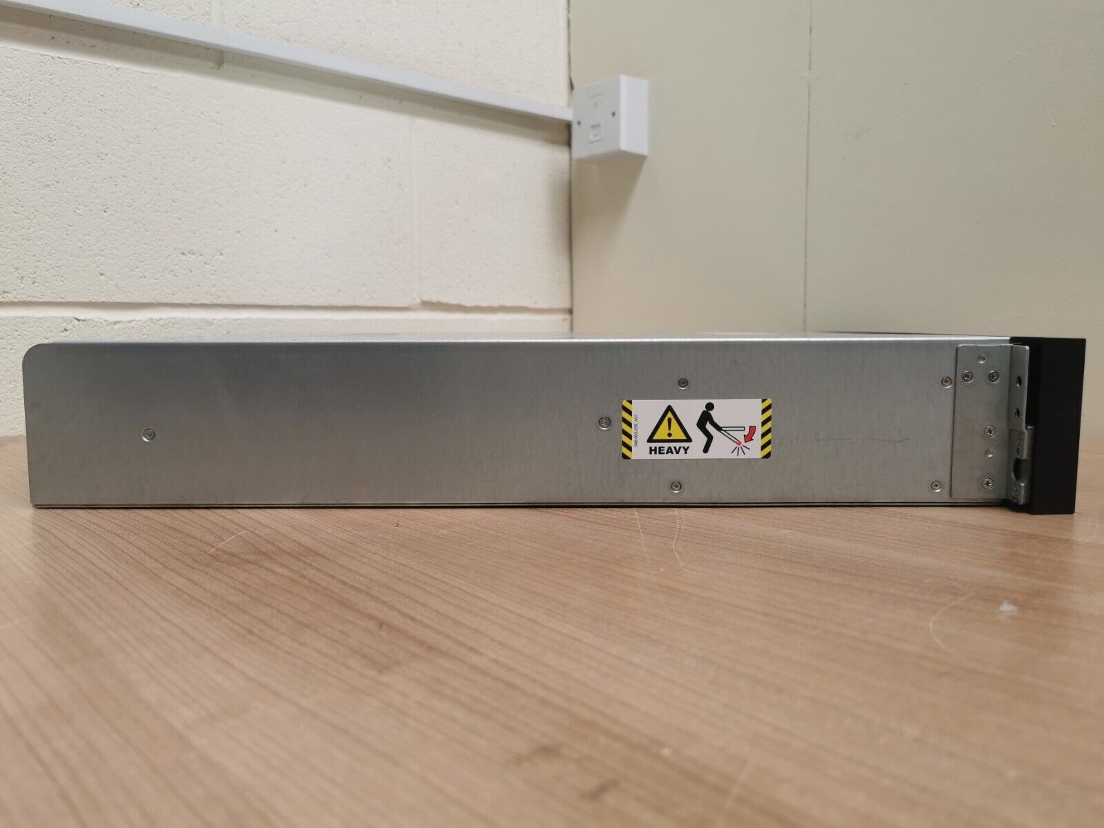 EMC VNXe3100 12 Bay SAS Disk Expansion Rackmount V2-DAE-12 2x EMC 110-123-000D