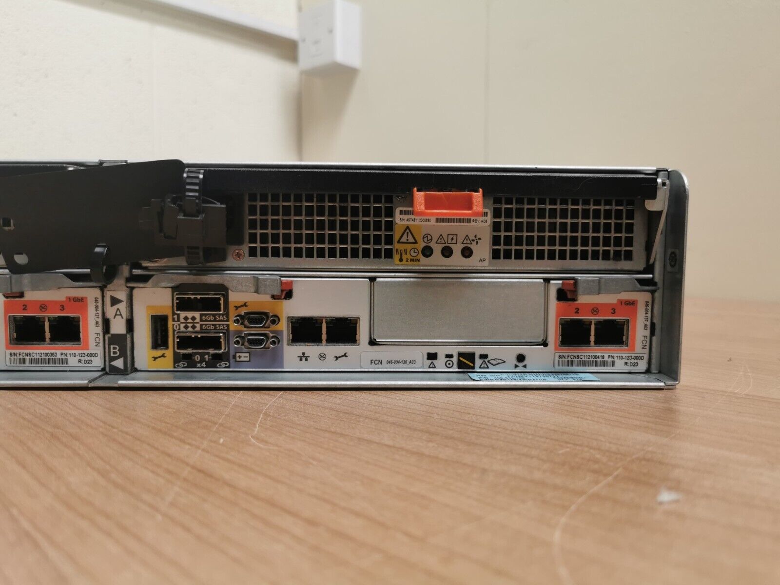 EMC VNXe3100 12 Bay SAS Disk Expansion Rackmount V2-DAE-12 2x EMC 110-123-000D