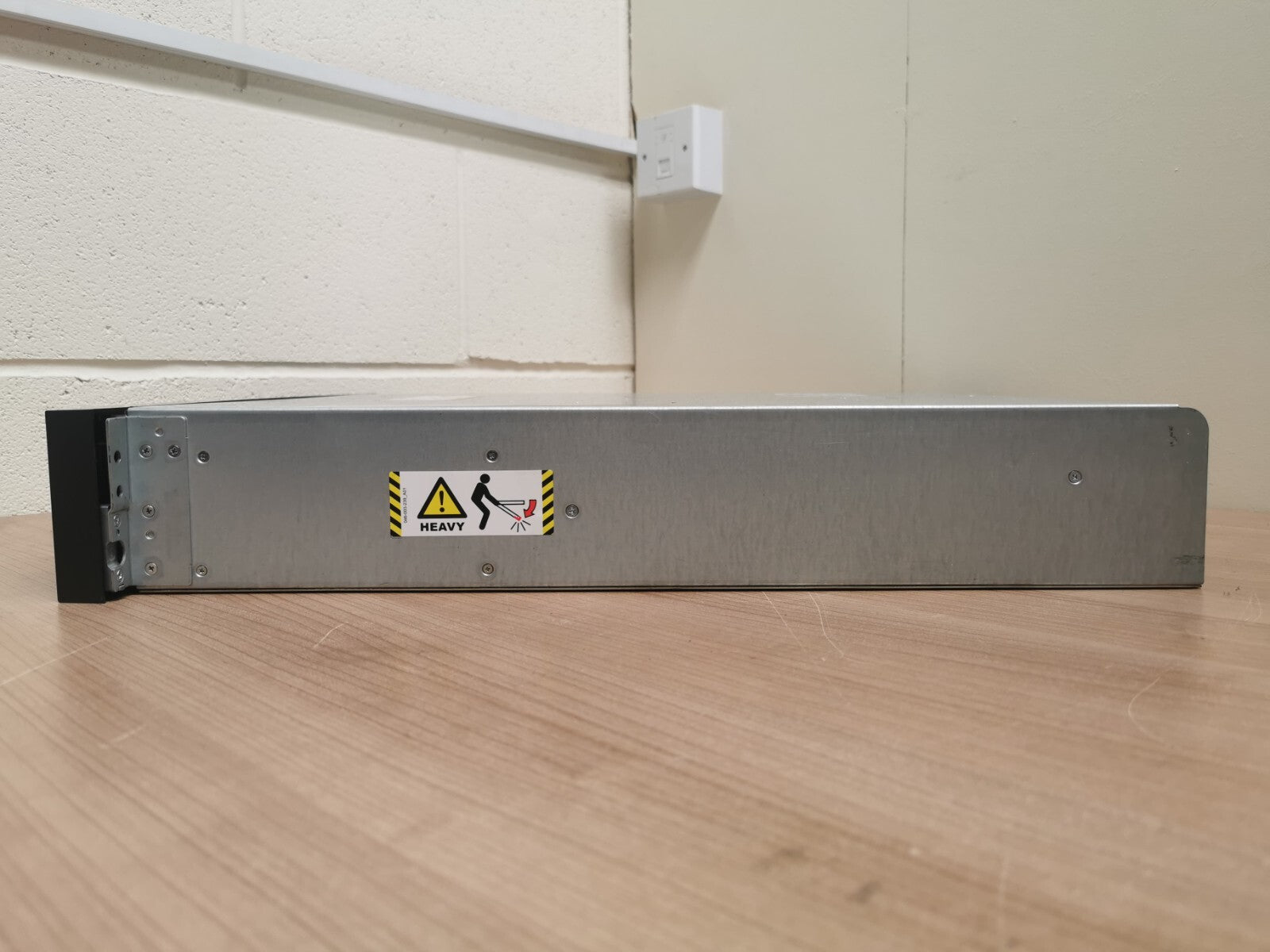 EMC VNXe3100 12 Bay SAS Disk Expansion Rackmount V2-DAE-12 2x EMC 110-123-000D