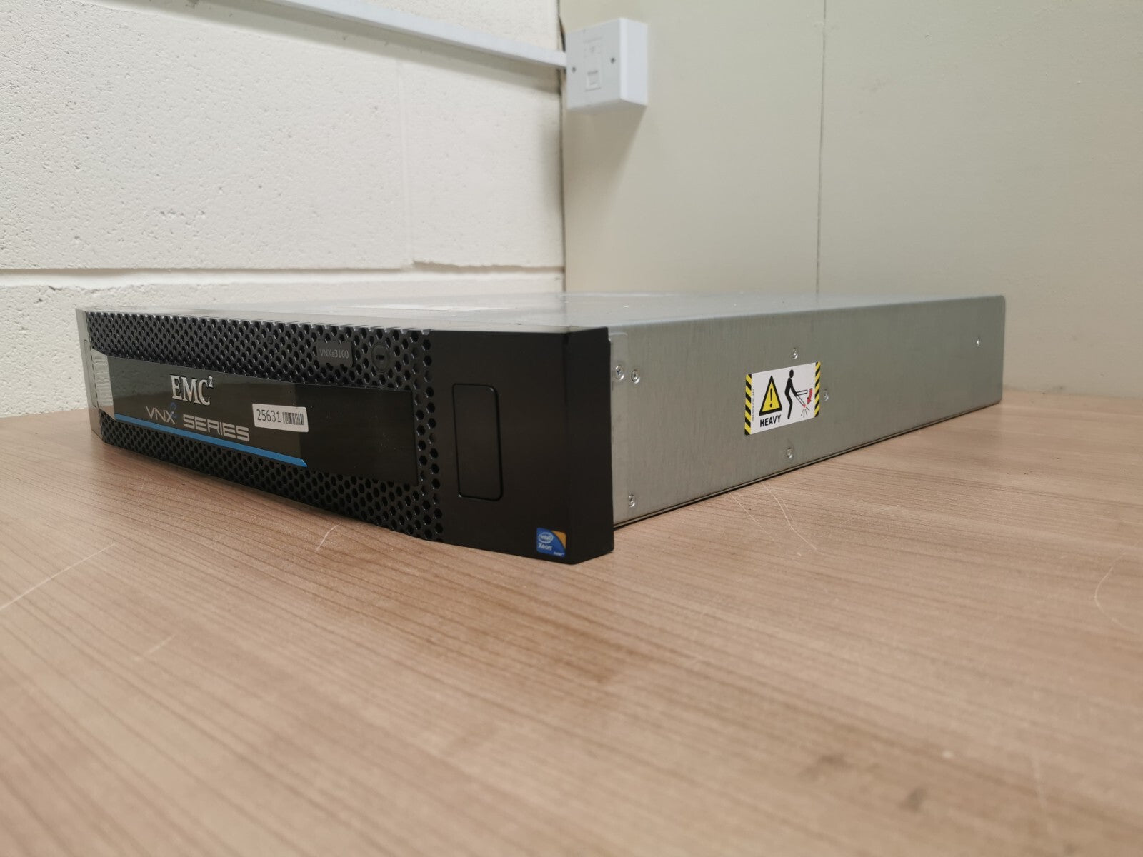 EMC VNXe3100 12 Bay SAS Disk Expansion Rackmount V2-DAE-12 2x EMC 110-123-000D