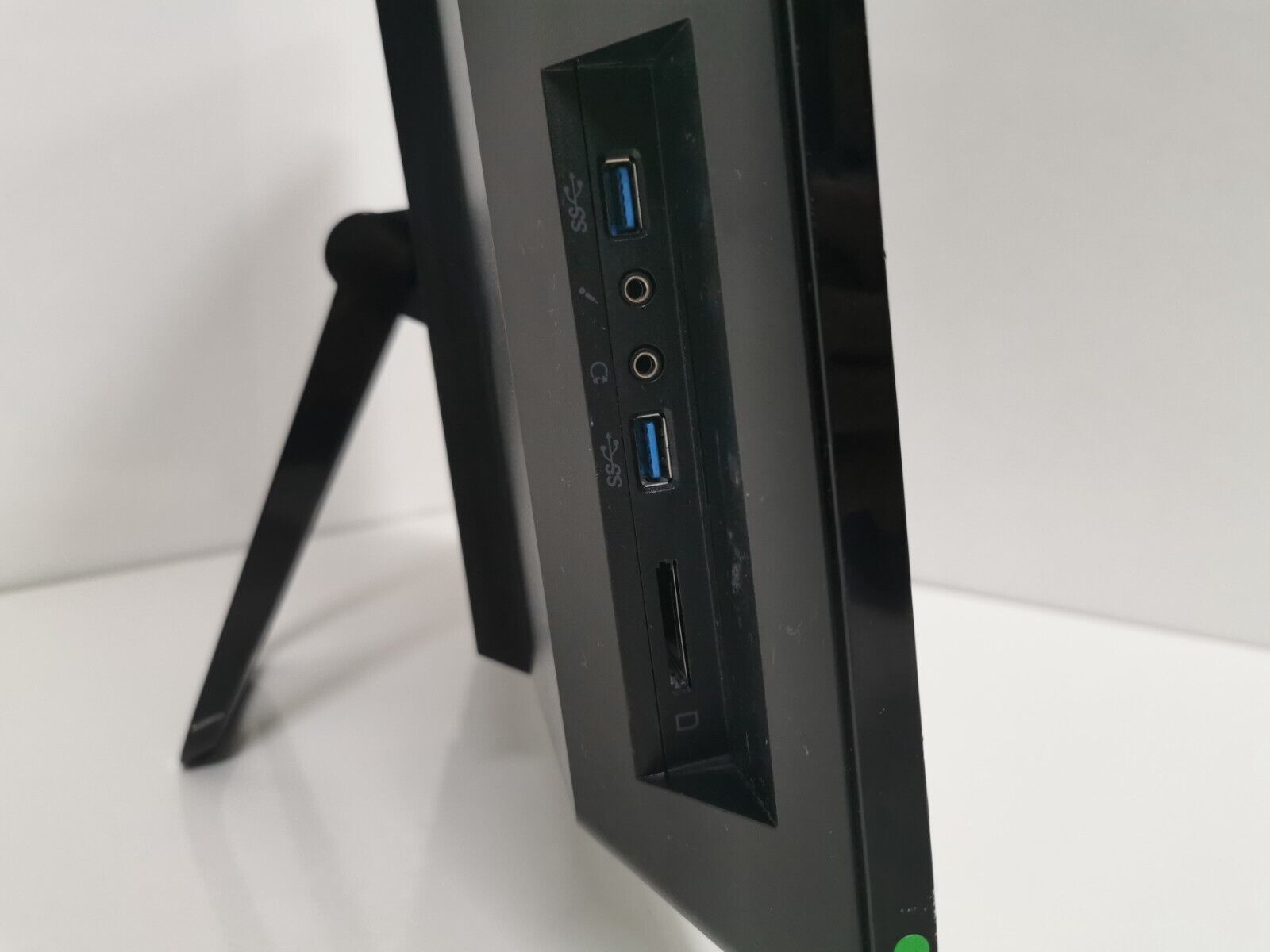 Lenovo Edge 92Z AIO All in One PC i3 4GB RAM / 240GB SSD - Win 11 Not Activated