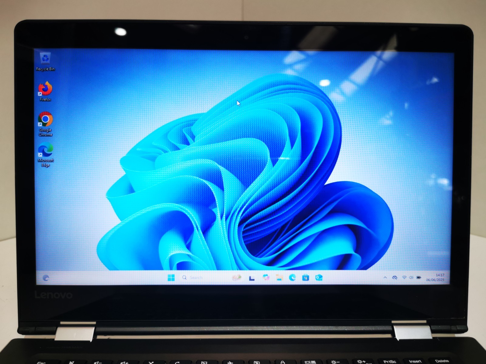 Lenovo Yoga 510 -  Intel I3 - 14" 4GB RAM, 240gb SSD, Touch - Faulty Camera