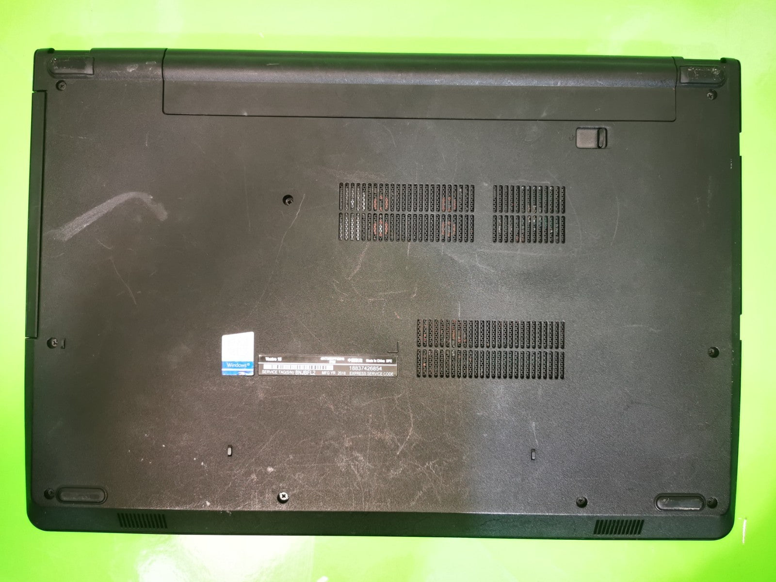 Dell Vostro 15-3568 15.6" Laptop - 7th Gen i5 / 8GB RAM / 240GB -Headphone Fault