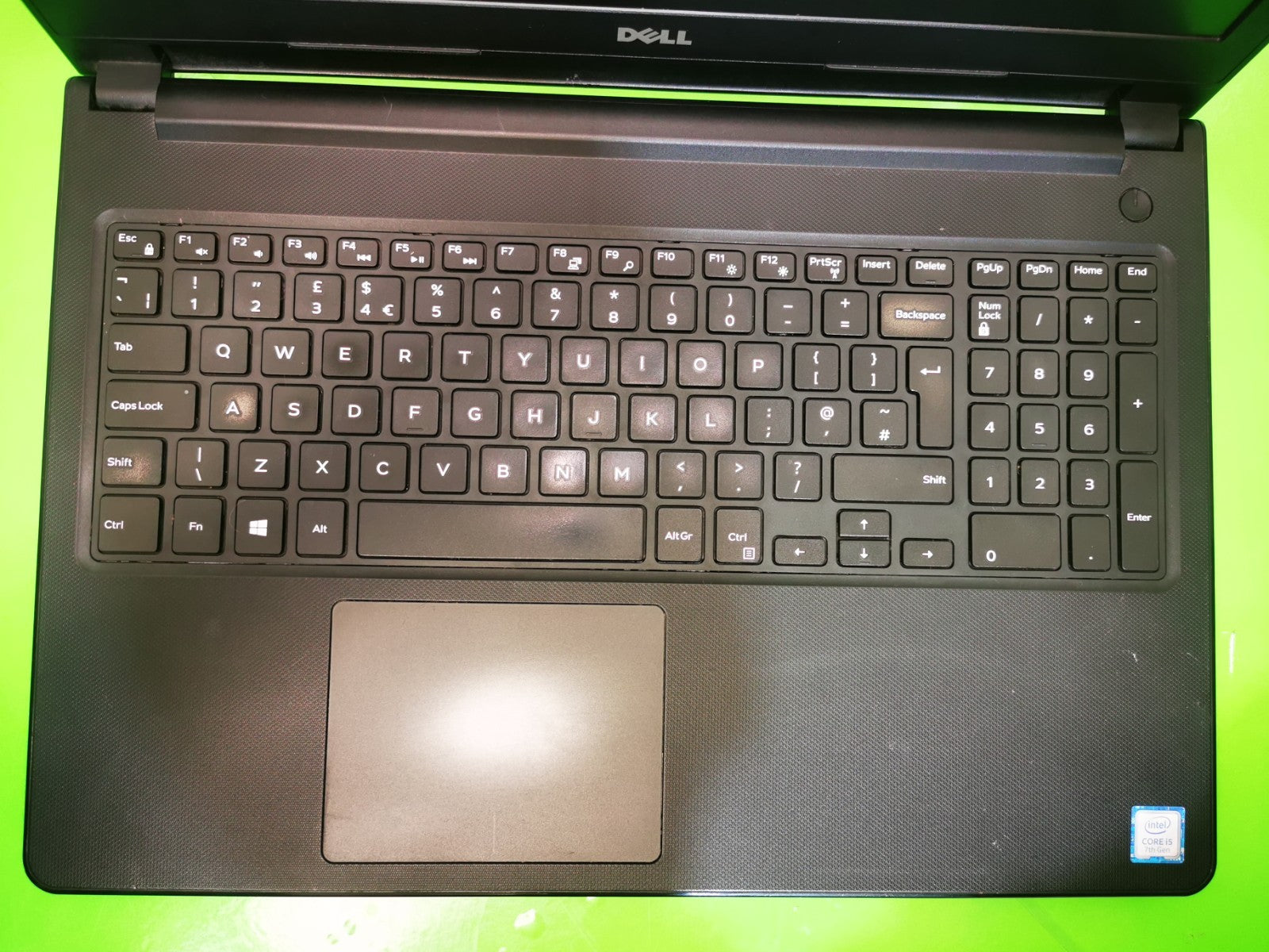 Dell Vostro 15-3568 15.6" Laptop - 7th Gen i5 / 8GB RAM / 240GB -Headphone Fault