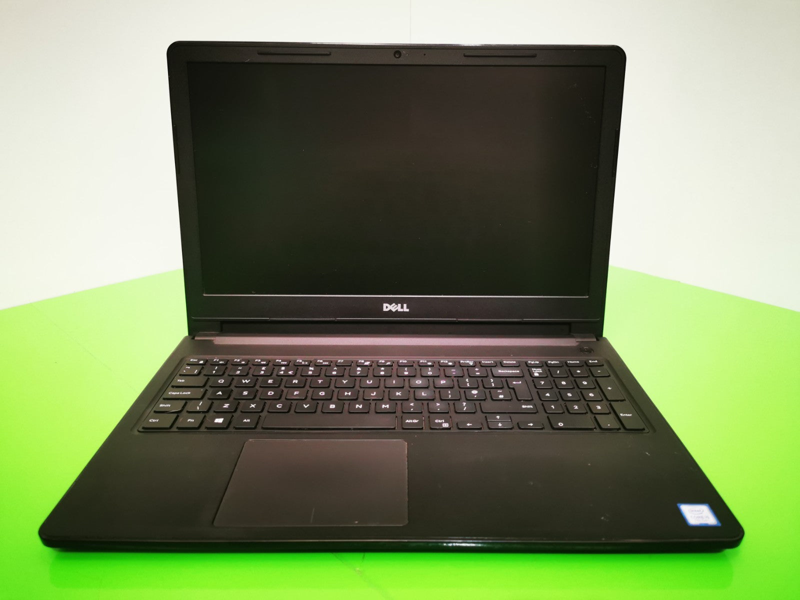 Dell Vostro 15-3568 15.6" Laptop - 7th Gen i5 / 8GB RAM / 240GB -Headphone Fault