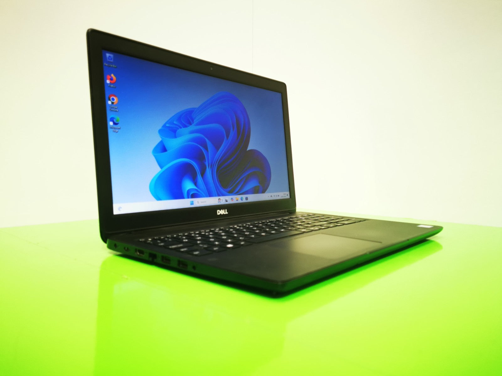 Dell Latitude 3500 15.6" Laptop - 8th Gen i5 / 8GB RAM / 128GB SSD /Minor Defect