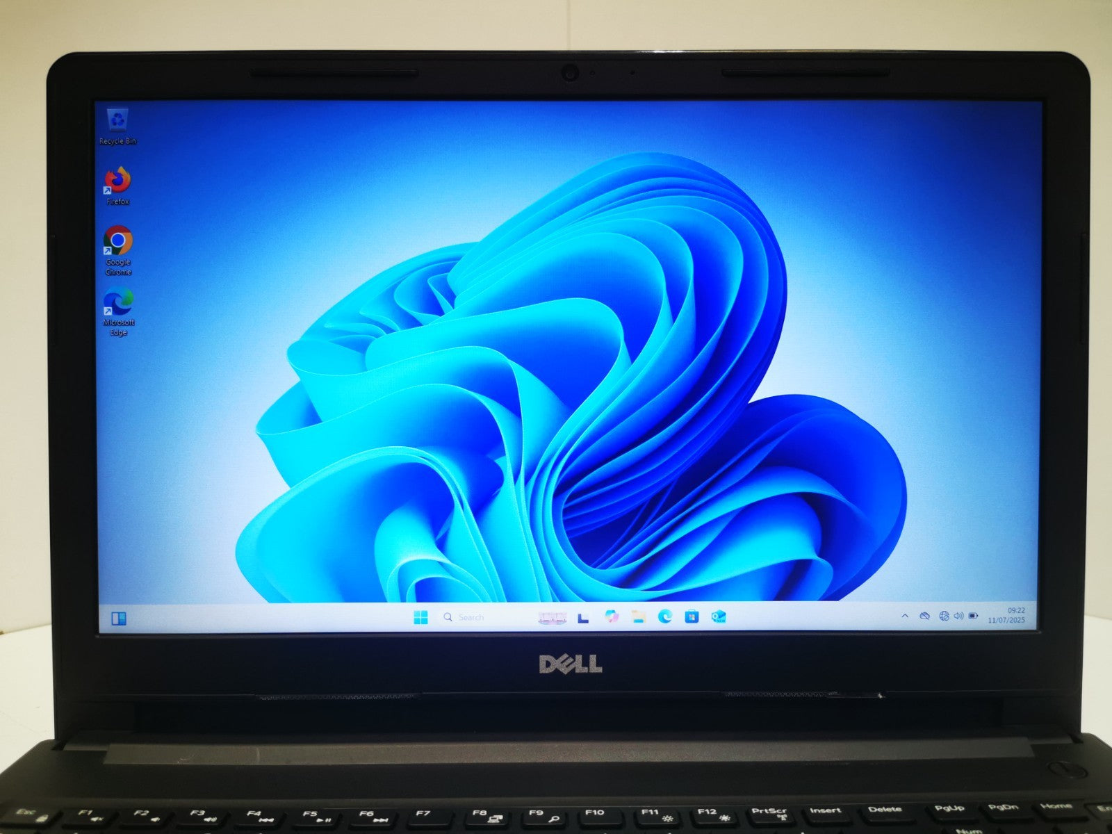 Dell Vostro 15-3568 15.6" Laptop - 7th Gen i5 / 8GB RAM / 256GB SSD / Defects