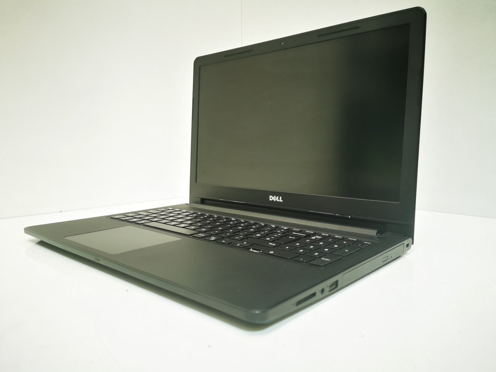 Dell Vostro 15-3568 15.6" Laptop - 7th Gen i5 / 8GB RAM / 256GB SSD / Defects