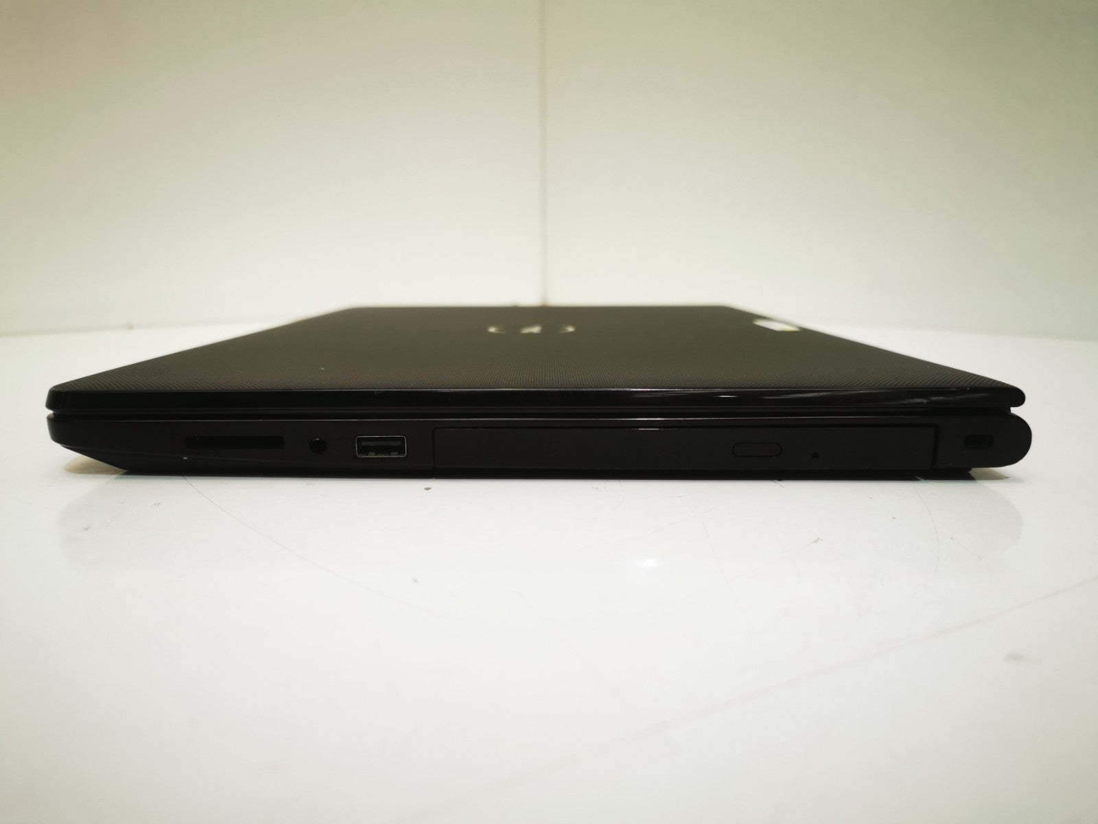 Dell Vostro 15-3568 15.6" Laptop - 7th Gen i5 / 8GB RAM / 256GB SSD / Defects