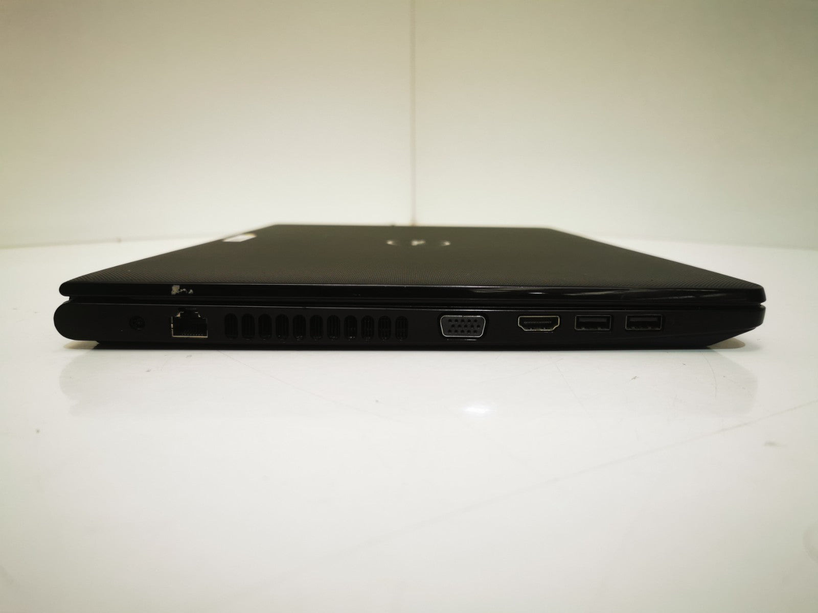 Dell Vostro 15-3568 15.6" Laptop - 7th Gen i5 / 8GB RAM / 256GB SSD / Defects