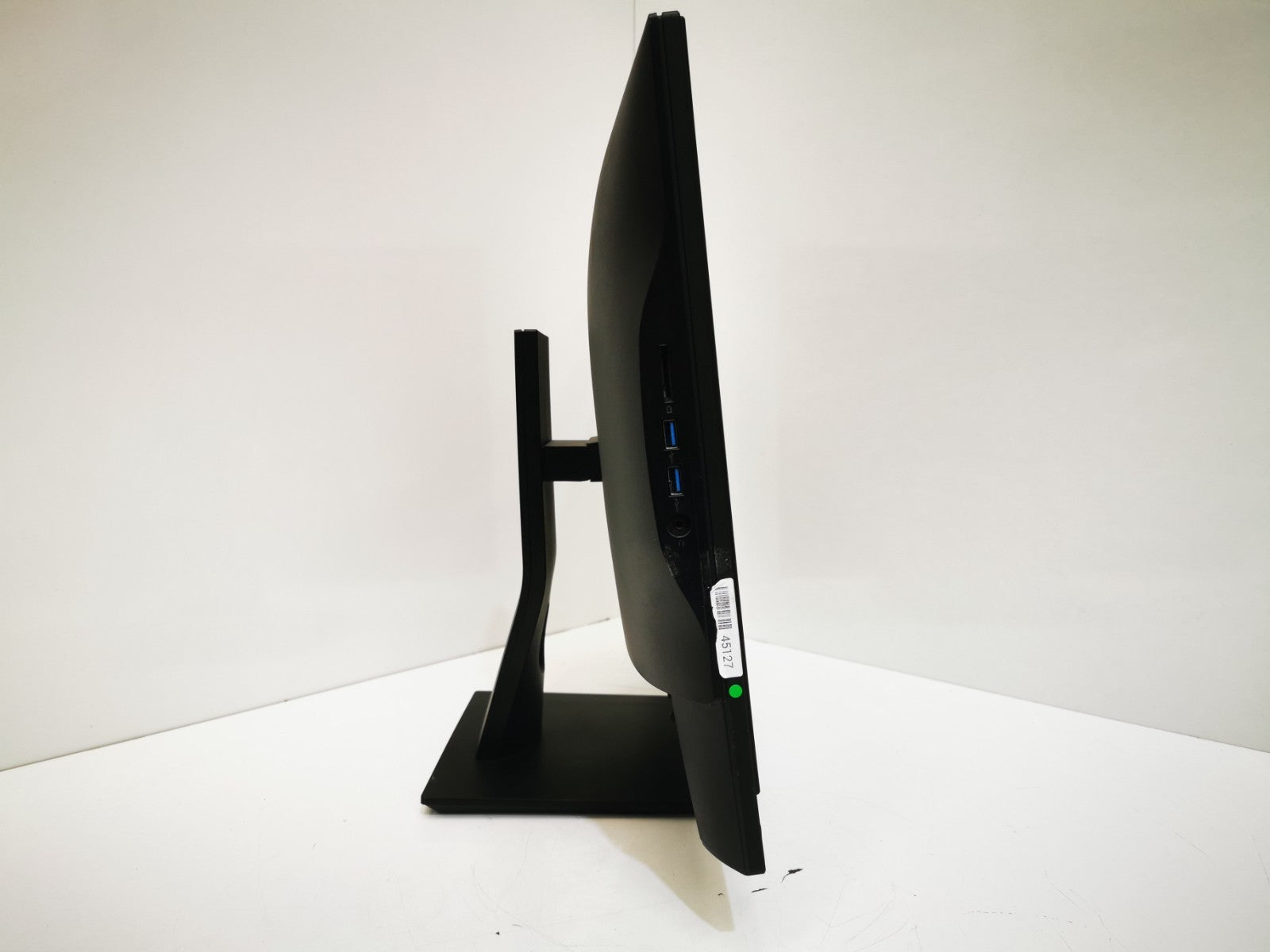 Dell Optiplex 7440 23.8" AIO - 6th Gen i5 / 8GB RAM / 256GB SSD / Win 11 Pro