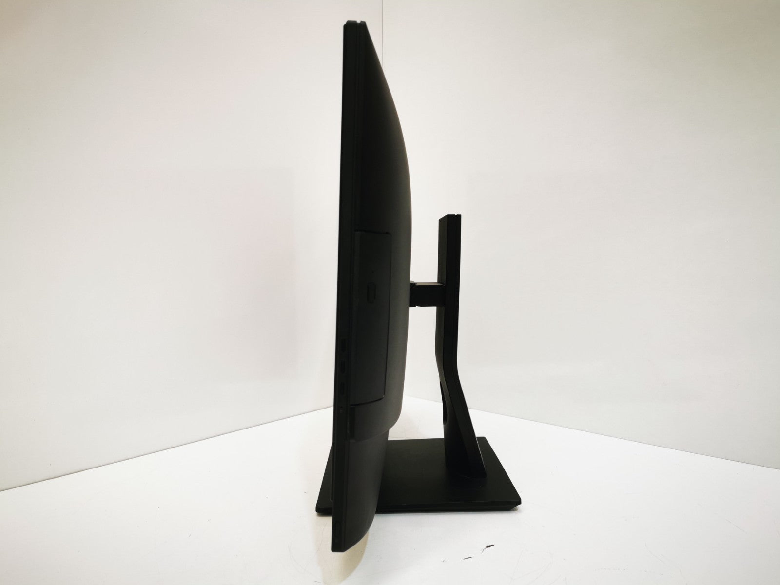 Dell Optiplex 7440 23.8" AIO - 6th Gen i5 / 8GB RAM / 256GB SSD / Win 11 Pro