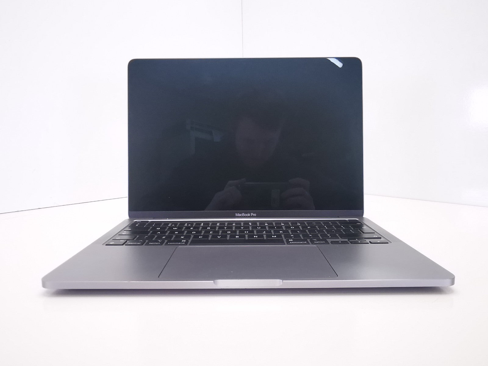 Apple MacBook Pro 13" - Apple M2/8GB RAM/256GB SSD/MacOS Tahoe - READ DESC