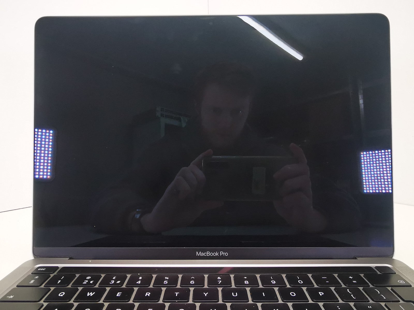 Apple MacBook Pro 13" - Apple M2/8GB RAM/256GB SSD/MacOS Tahoe - READ DESC