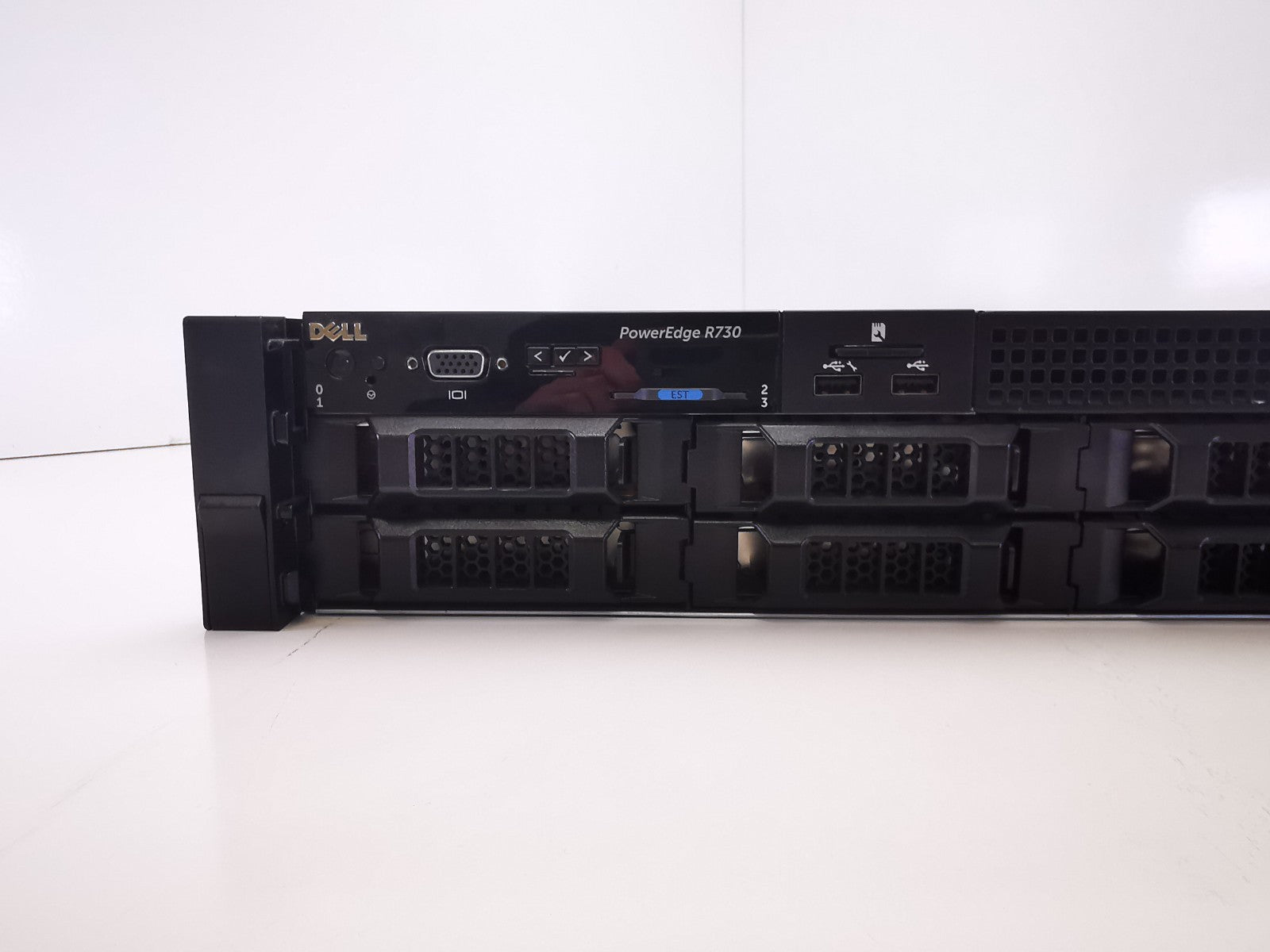 Dell R730 2x Intel Xeon E5-2630 V3 @ 2.40GHZ, 8GB DDR4, Qlogic 10GBE Server