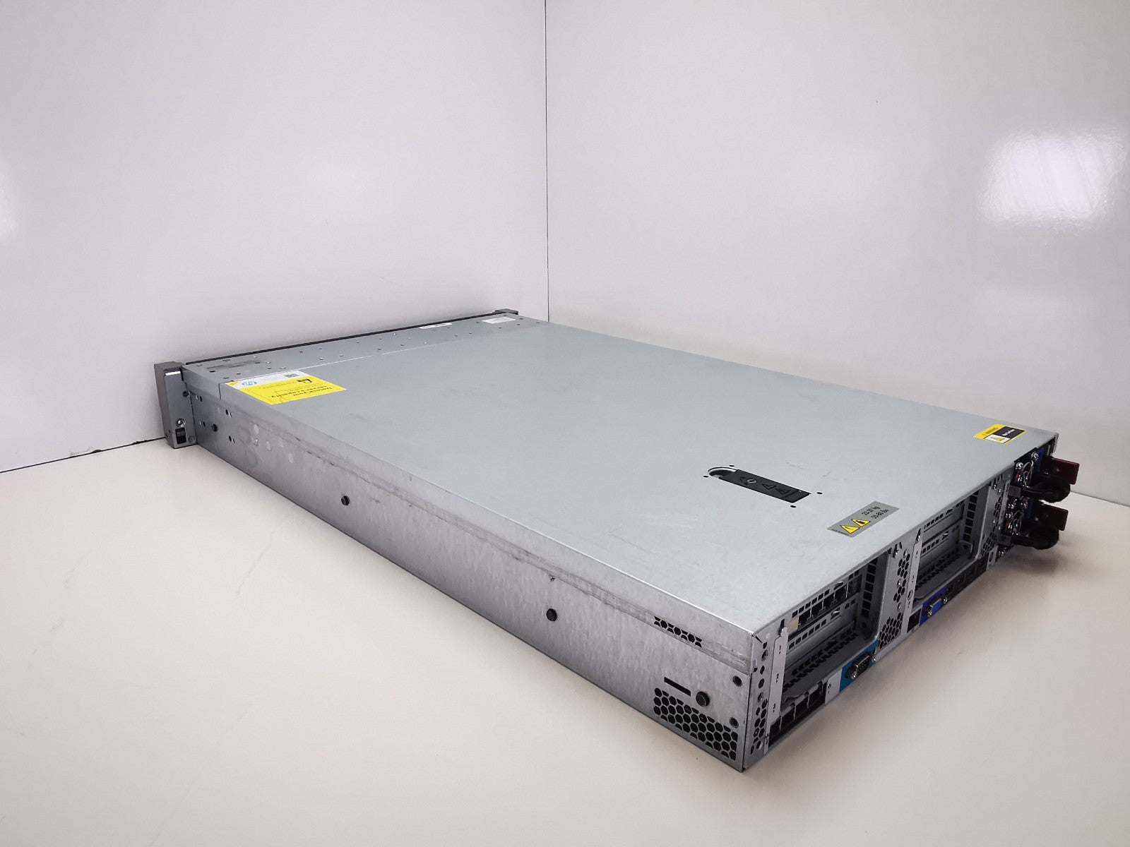 HP Proliant DL385p GEN8 G8 2xAMD 6344 2.60GHz 96GB RAM 8x2.5" Bay 2U Server