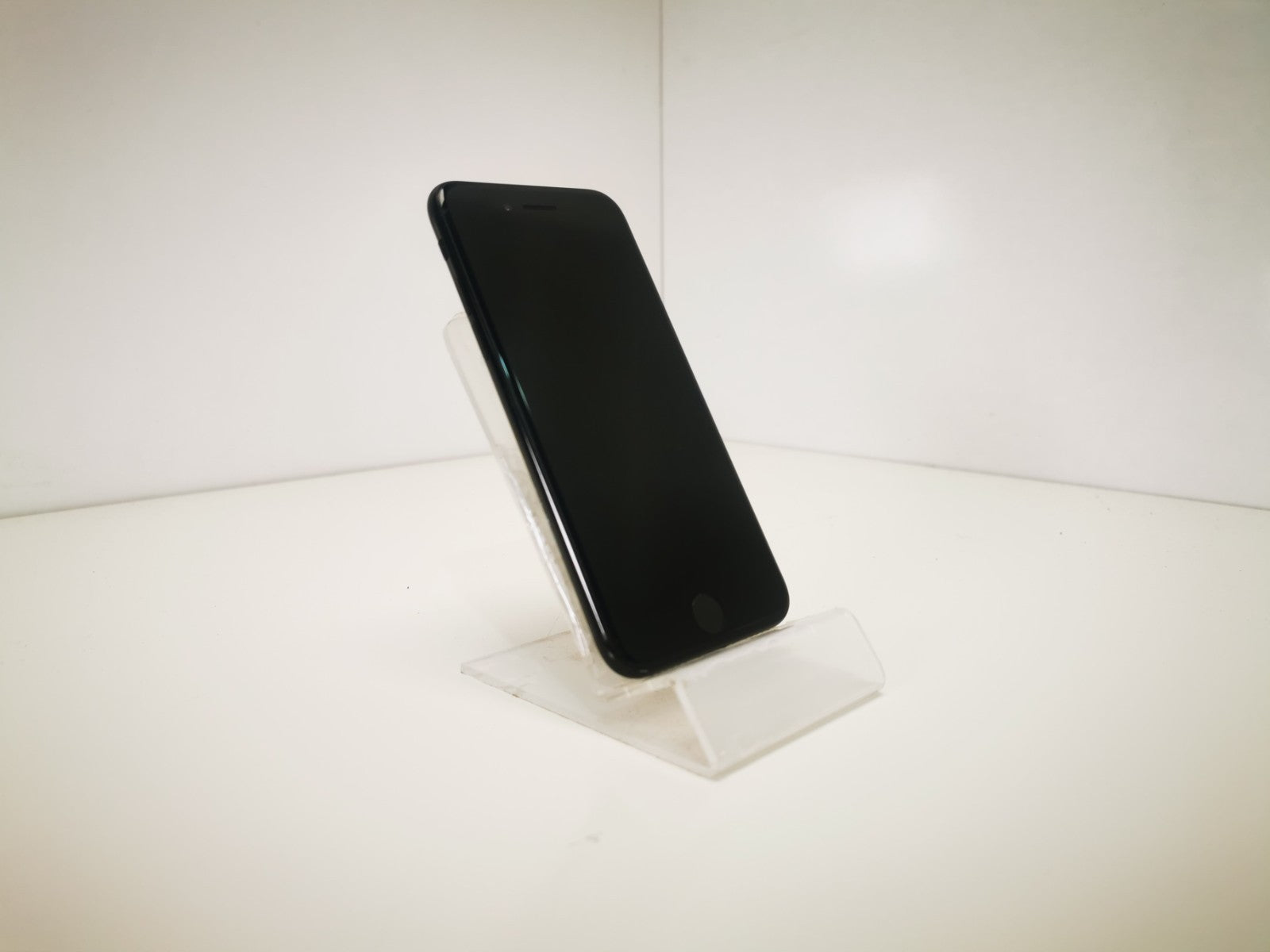 Apple iPhone 7 (A1778) - 4.7"/Black/128GB/Unlocked - GRADE C